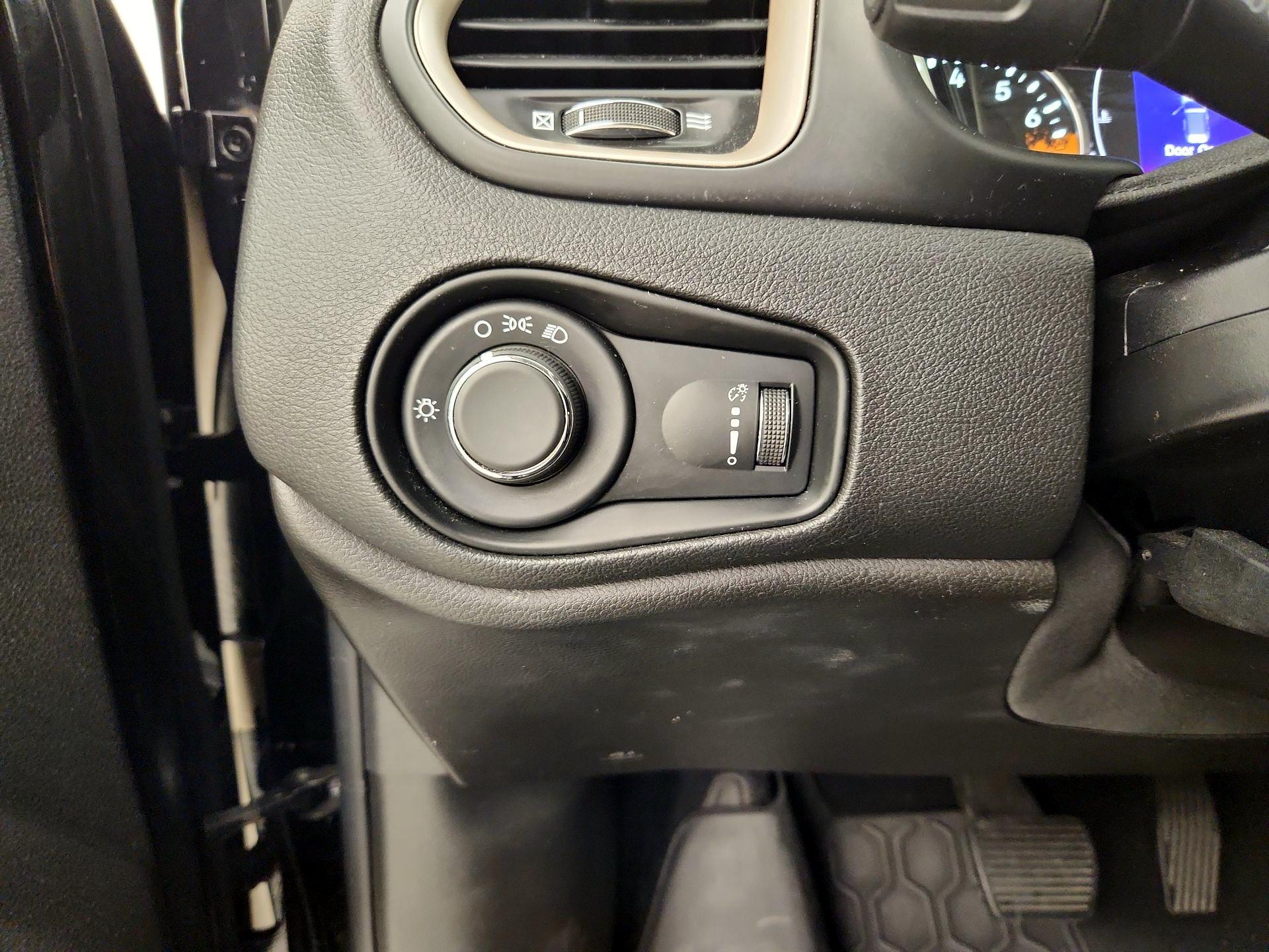 Thumbnail: 2017 Jeep Renegade - 13