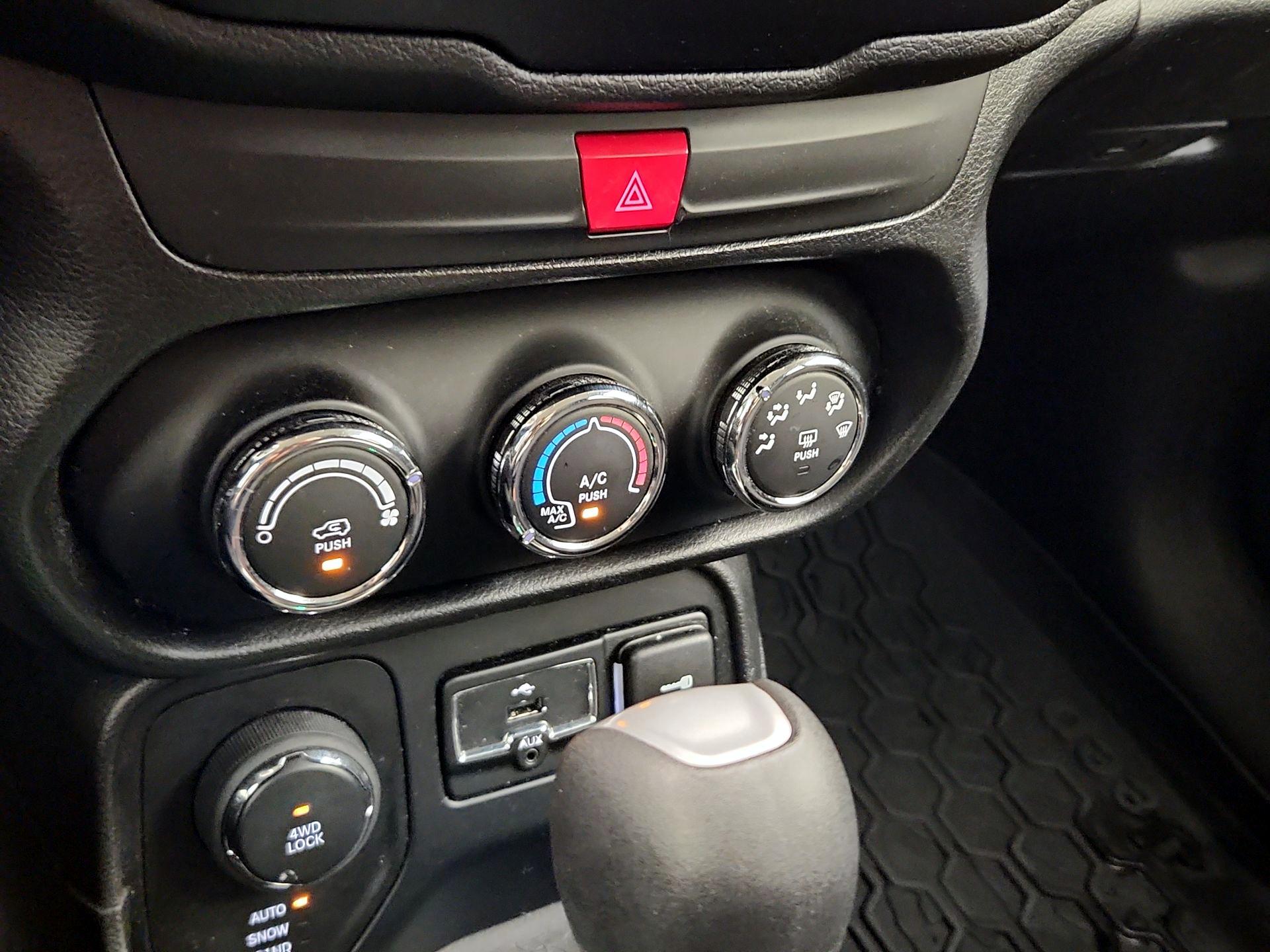 Thumbnail: 2017 Jeep Renegade - 16