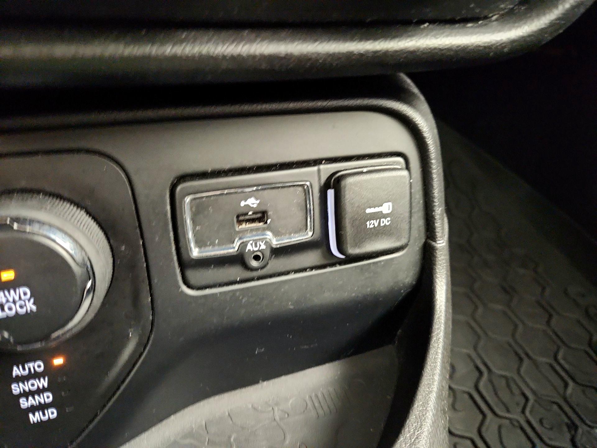 Thumbnail: 2017 Jeep Renegade - 18