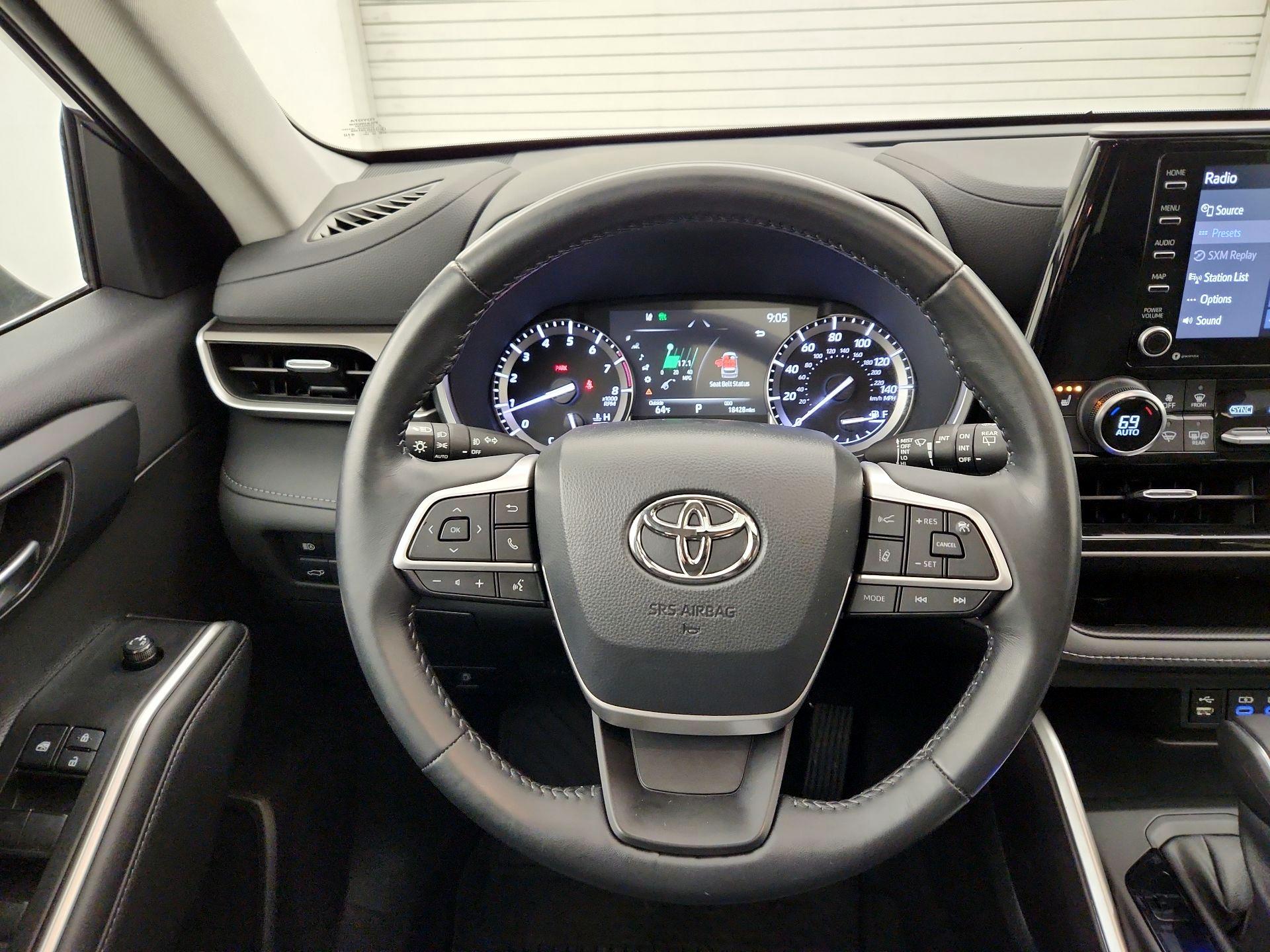 Thumbnail: 2022 Toyota Highlander - 10