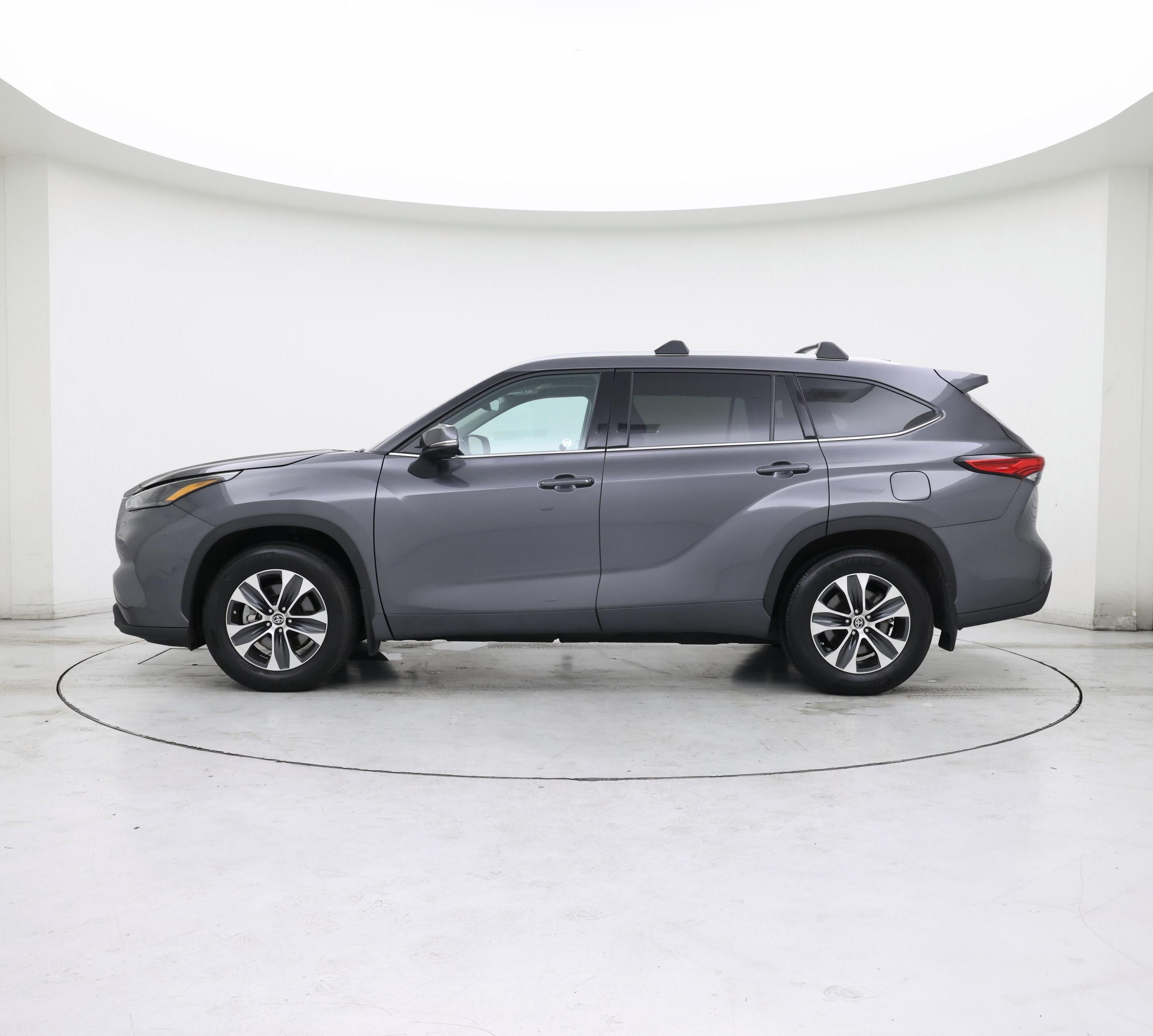 Thumbnail: 2022 Toyota Highlander - 3