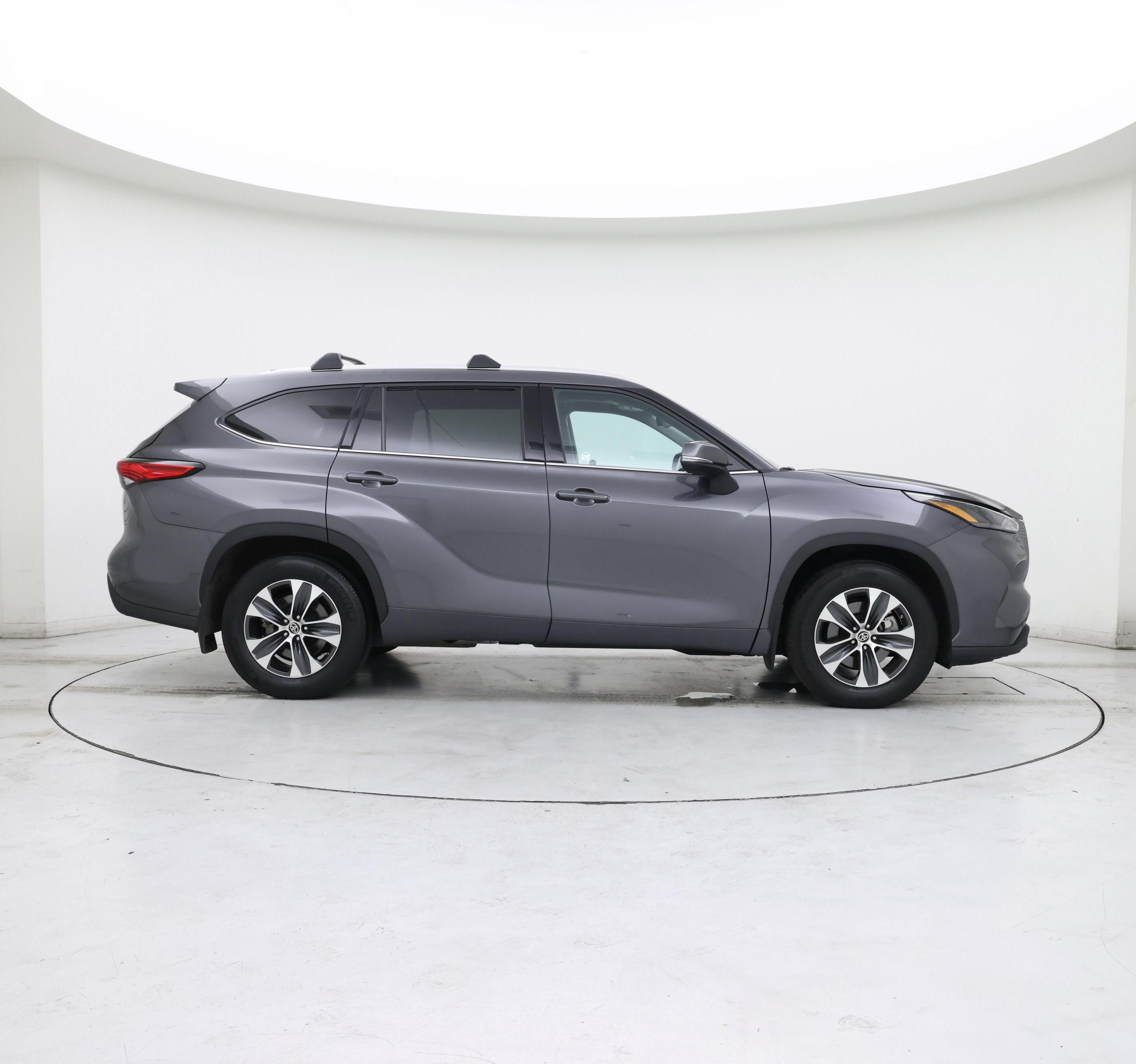 Thumbnail: 2022 Toyota Highlander - 7