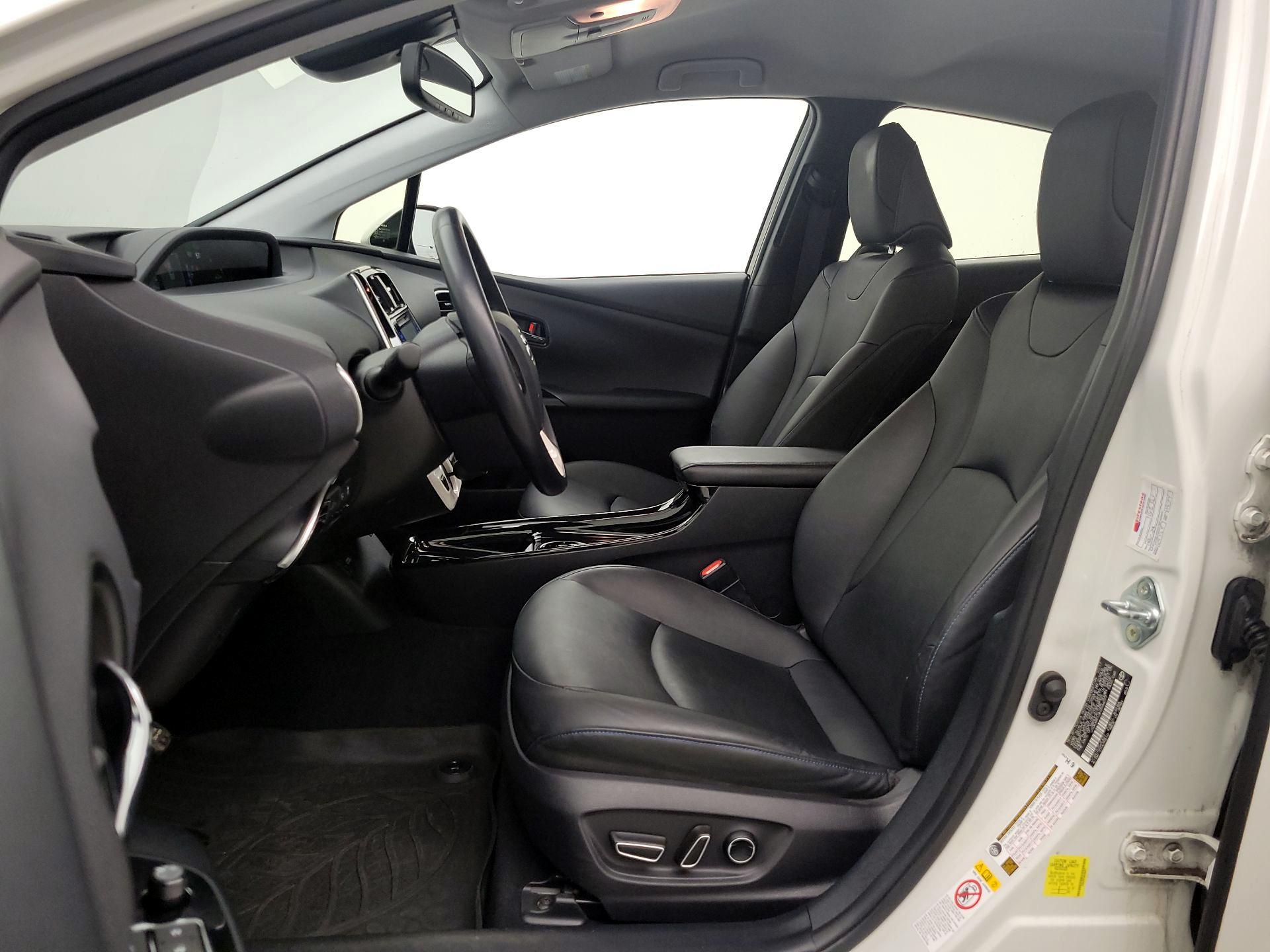 Thumbnail: 2017 Toyota Prius - 11