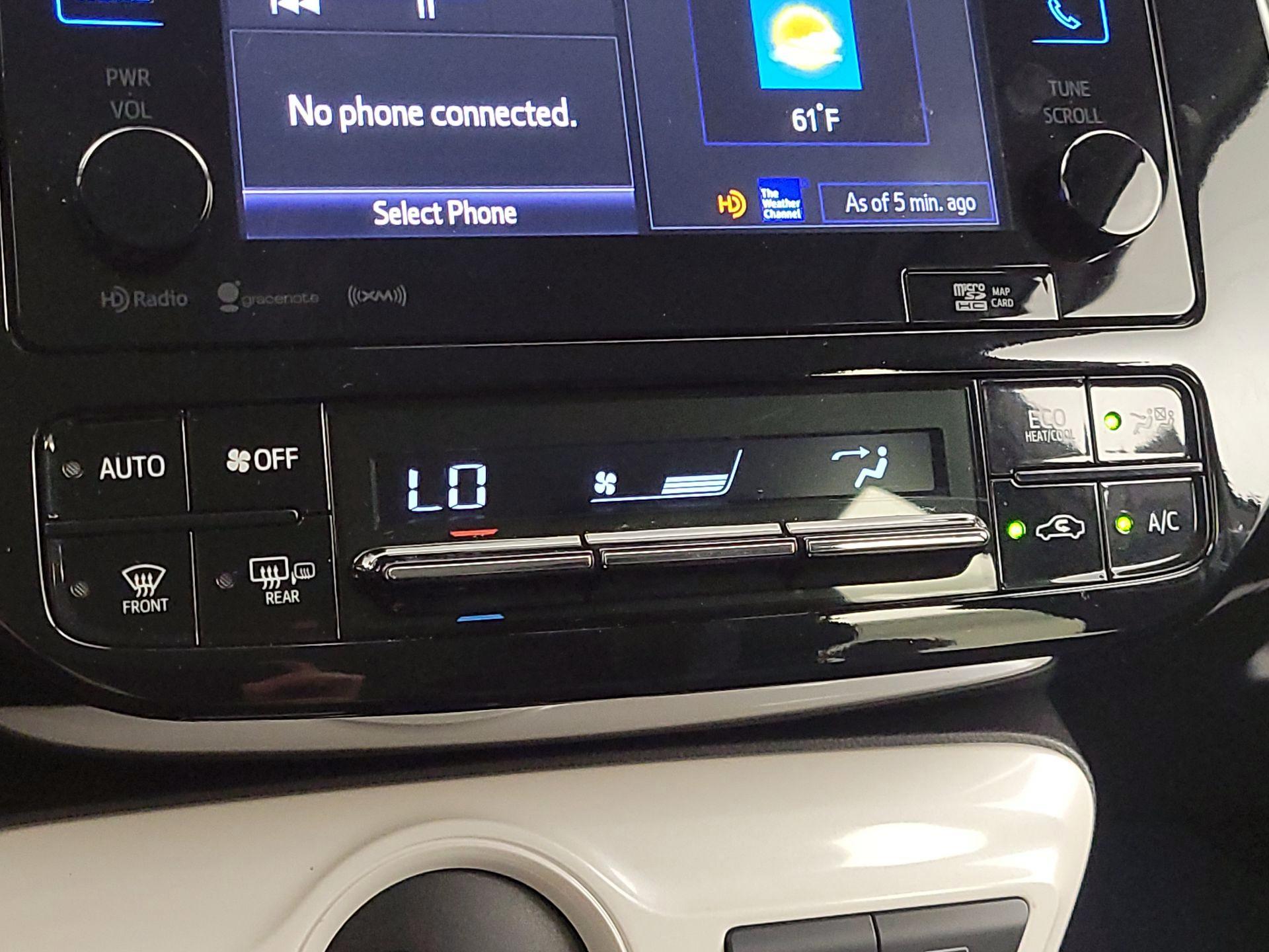 Thumbnail: 2017 Toyota Prius - 17