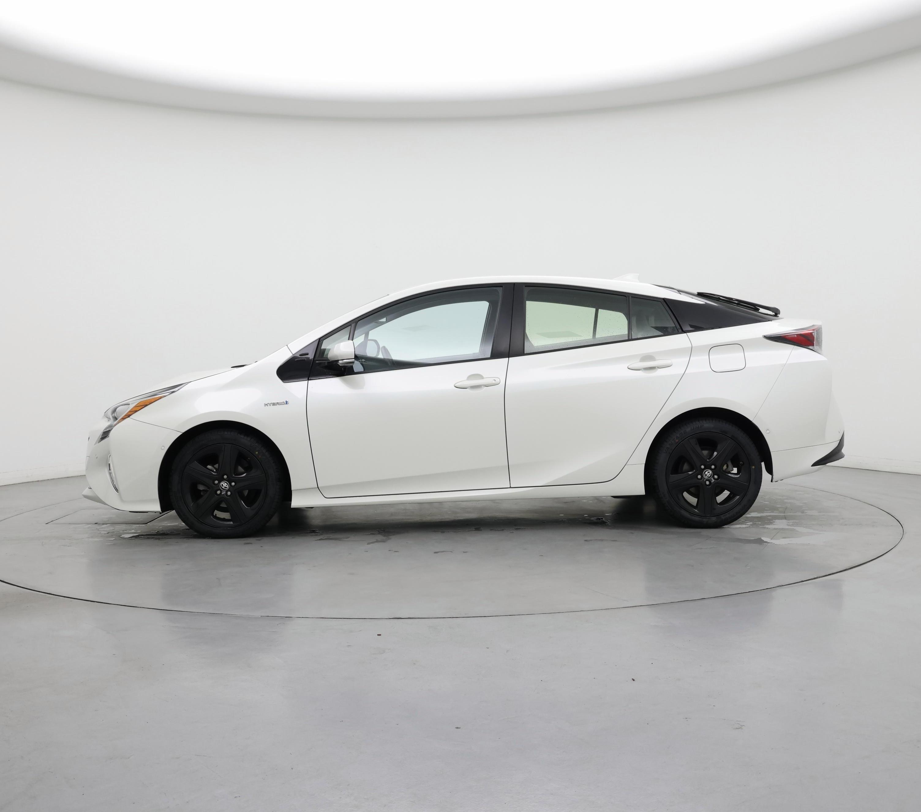 Thumbnail: 2017 Toyota Prius - 3