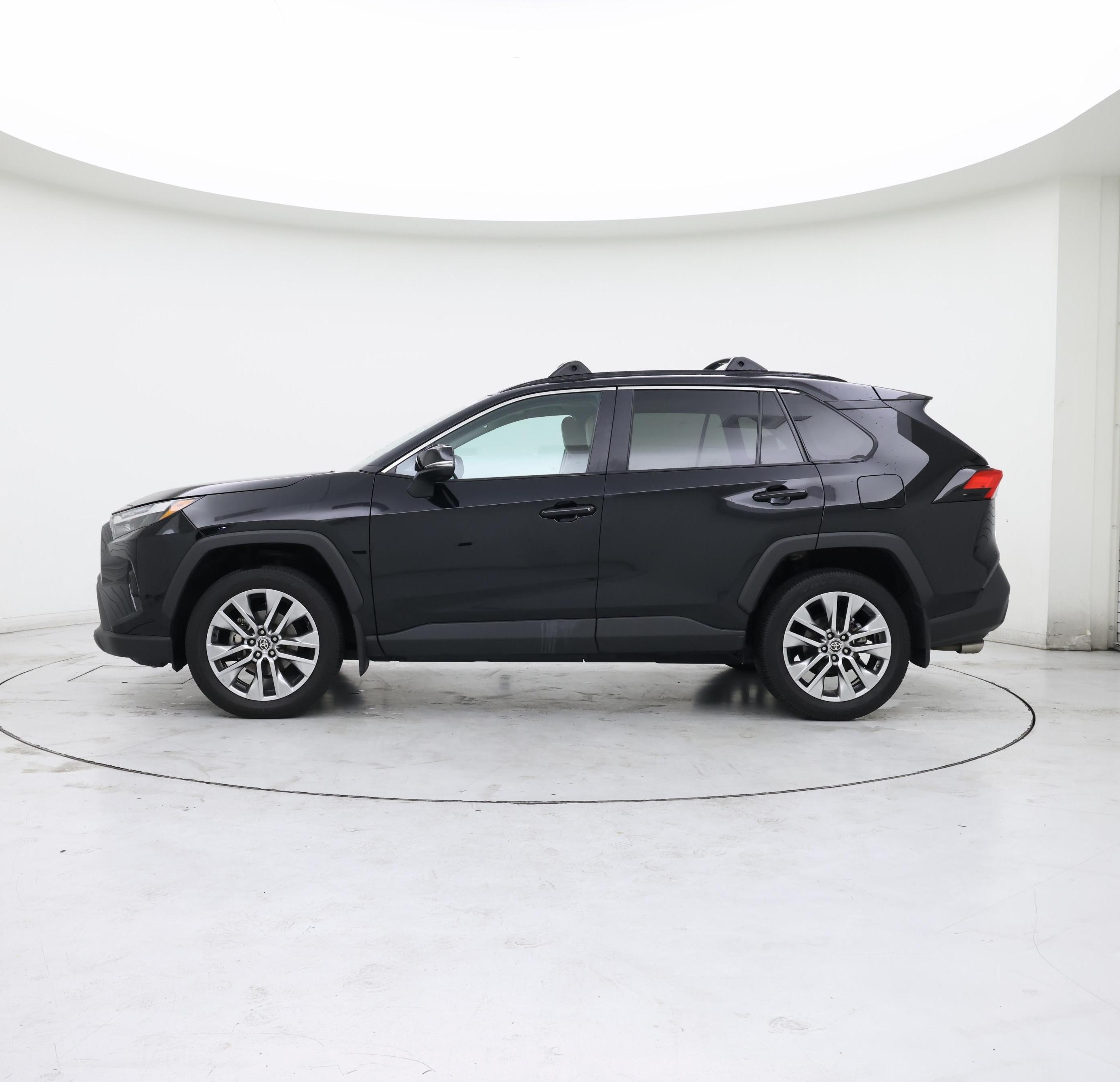 Thumbnail: 2022 Toyota RAV4 - 3