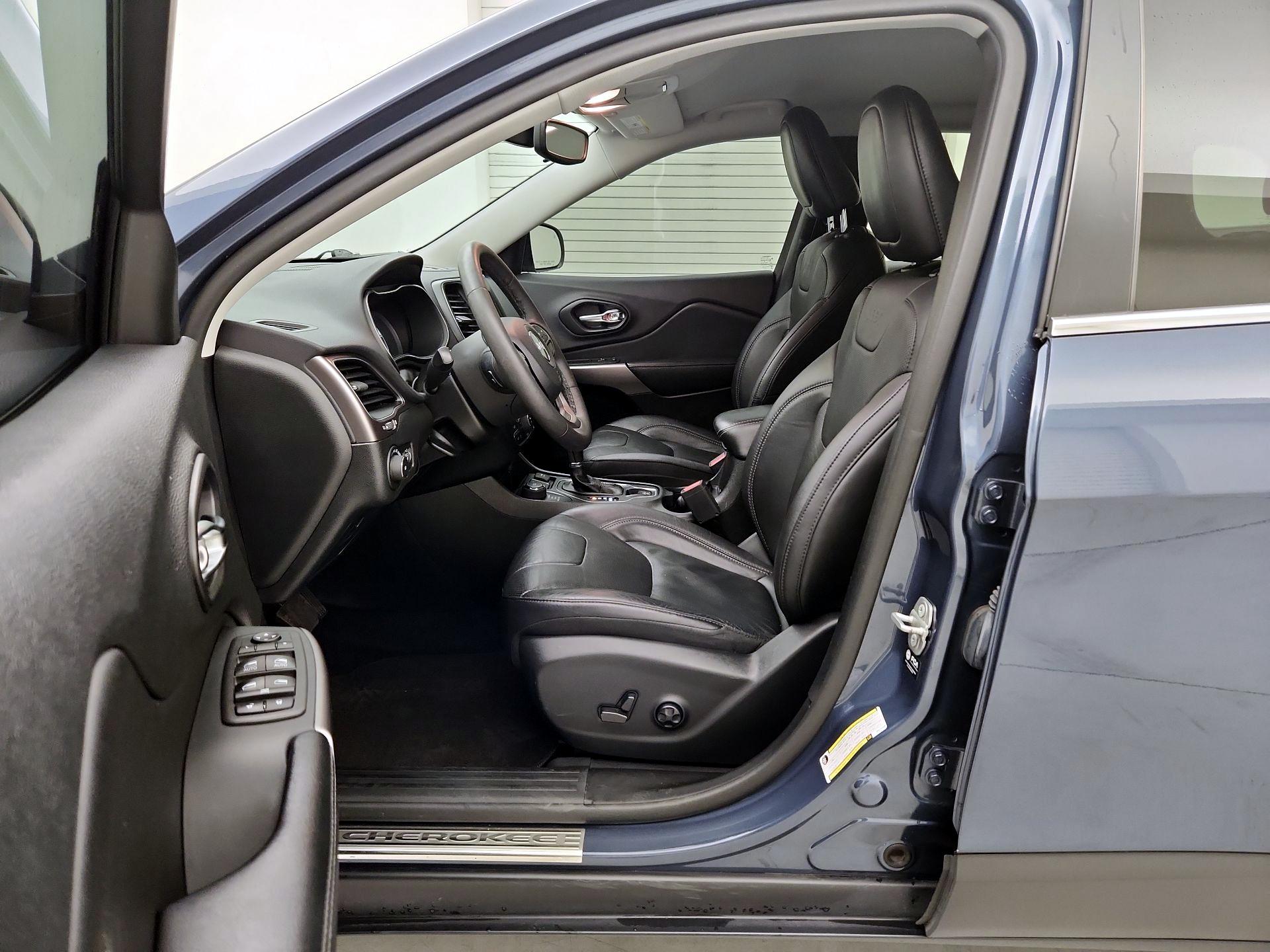 Thumbnail: 2021 Jeep Cherokee - 11