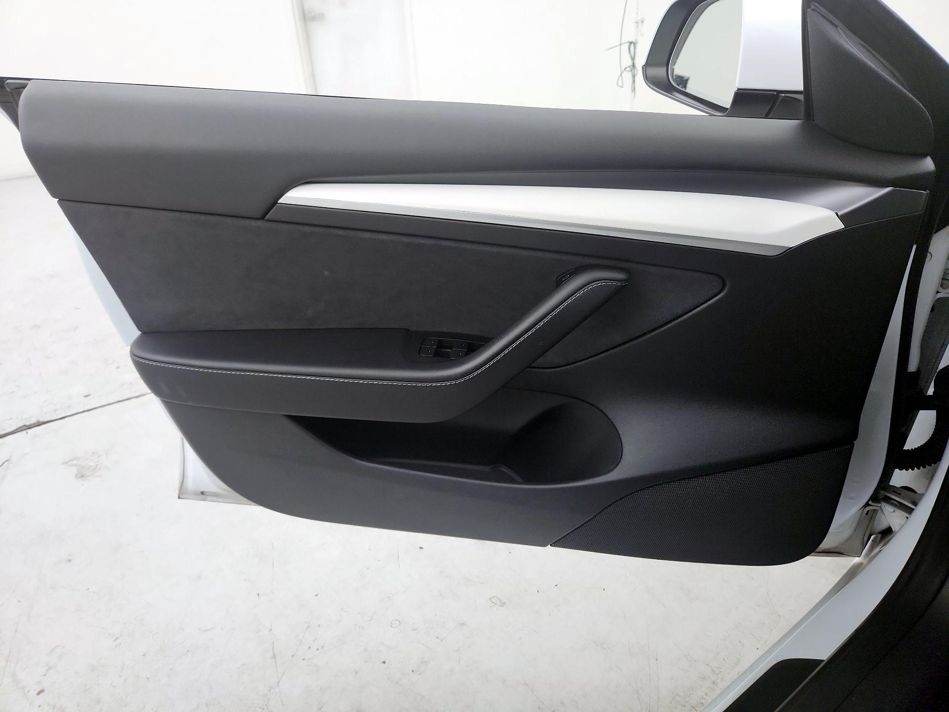 Thumbnail: 2022 Tesla Model 3 - 12