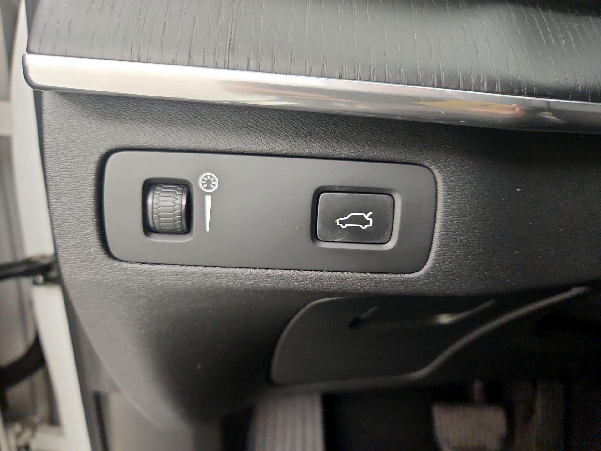 Thumbnail: 2020 Volvo XC90 - 13