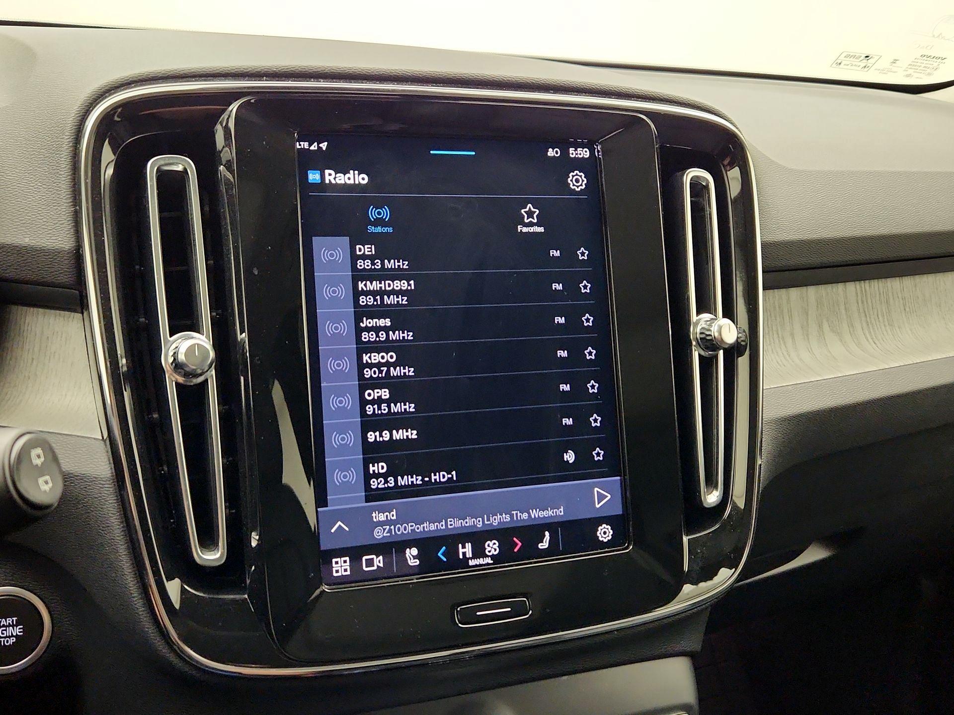 Thumbnail: 2024 Volvo XC40 - 16