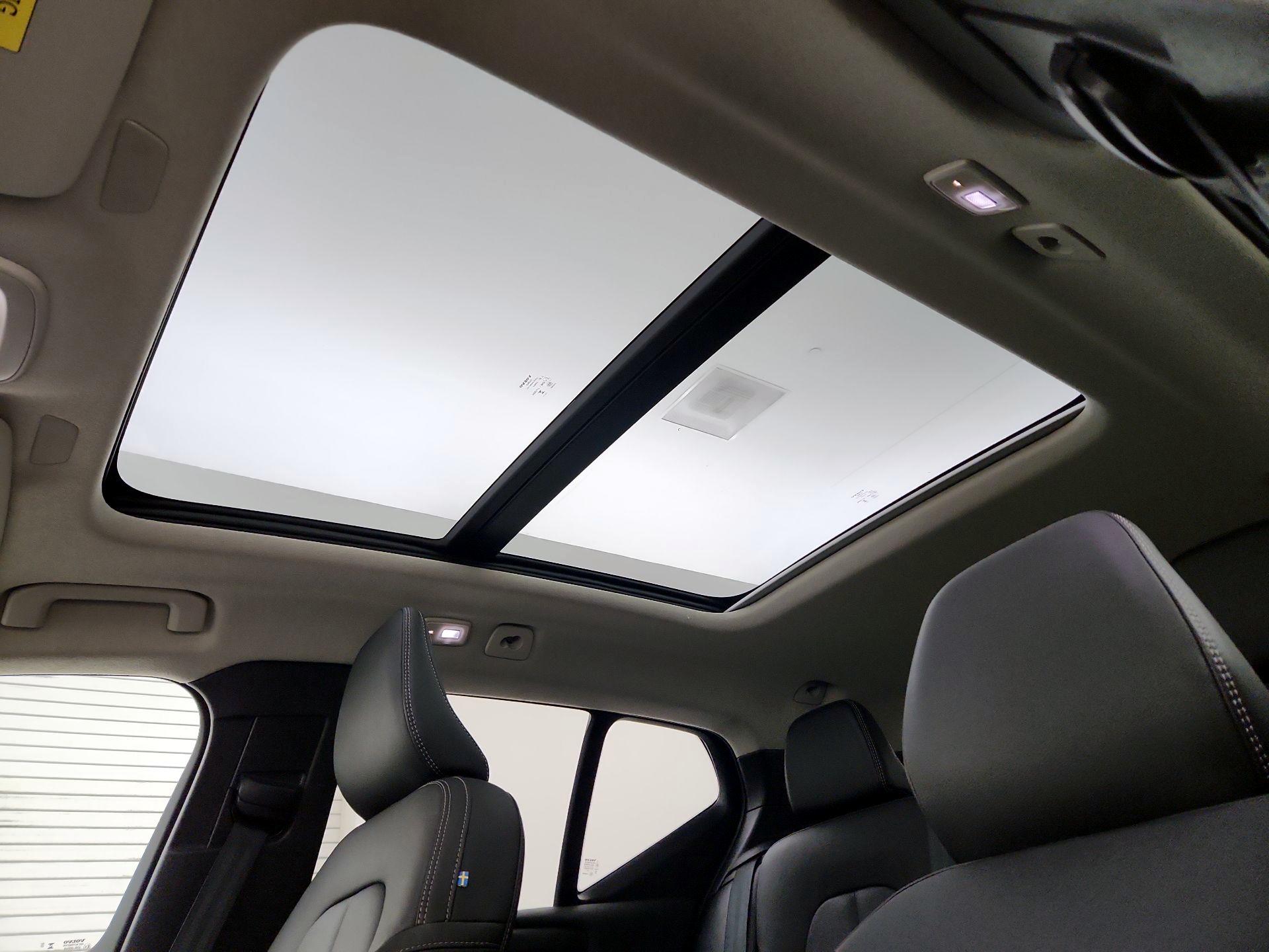 Thumbnail: 2024 Volvo XC40 - 20