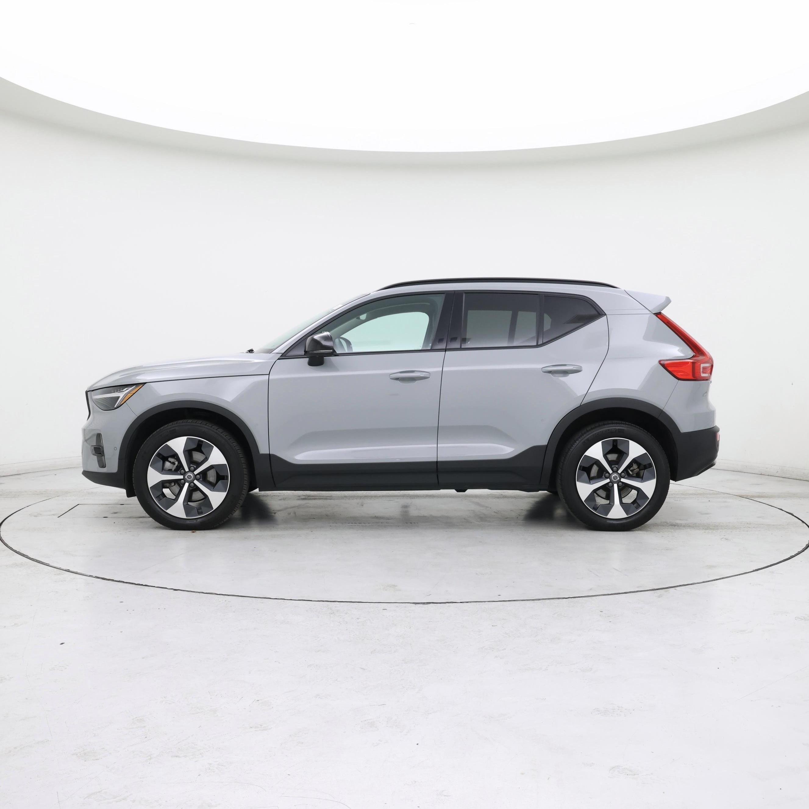 Thumbnail: 2024 Volvo XC40 - 3