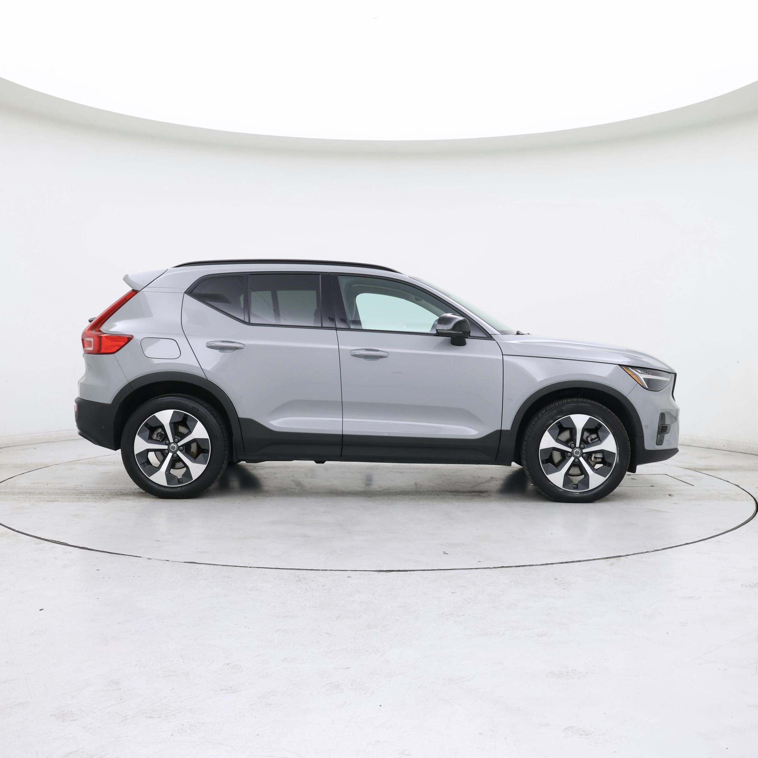 Thumbnail: 2024 Volvo XC40 - 7