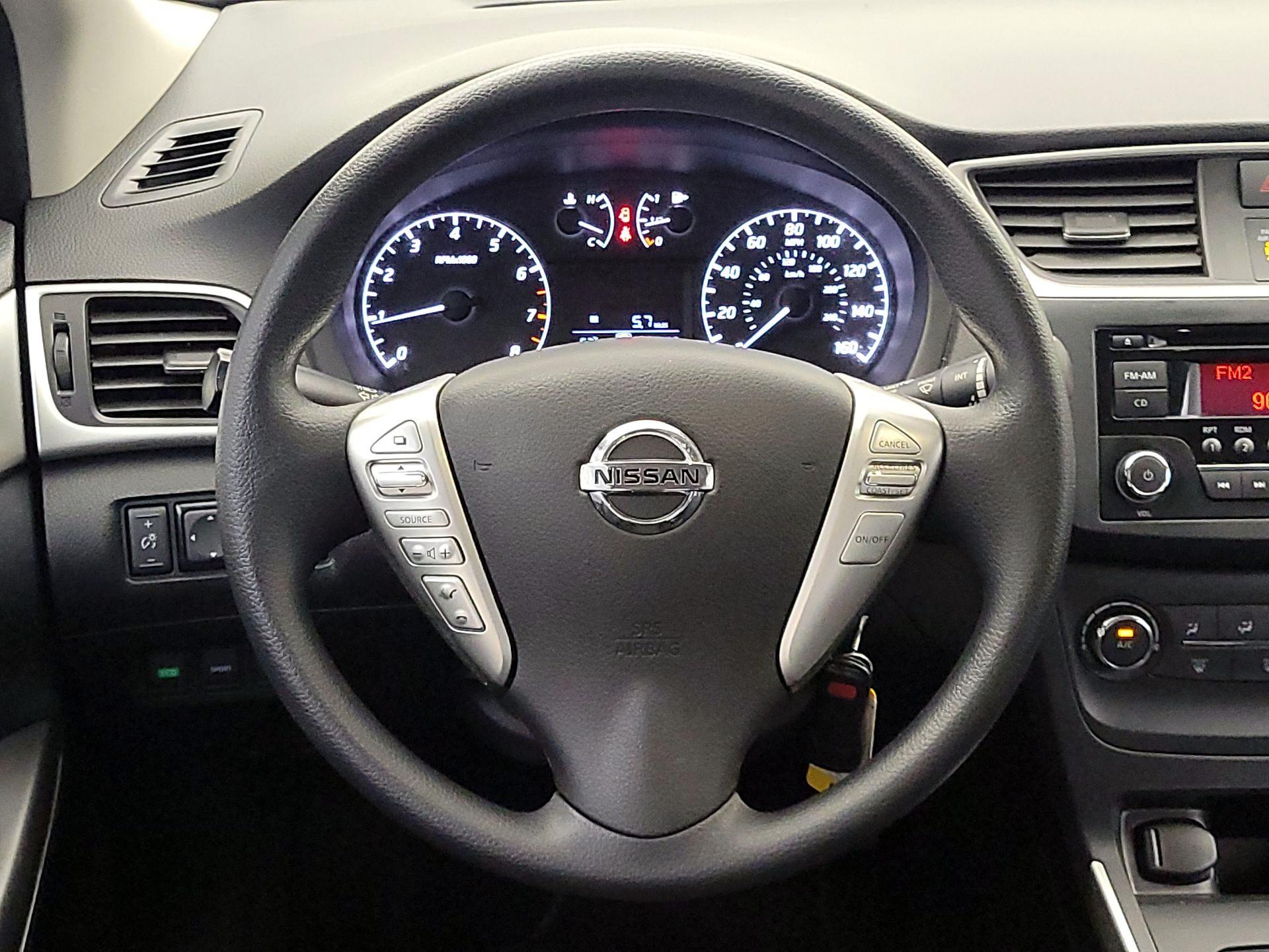 Thumbnail: 2016 Nissan Sentra - 10