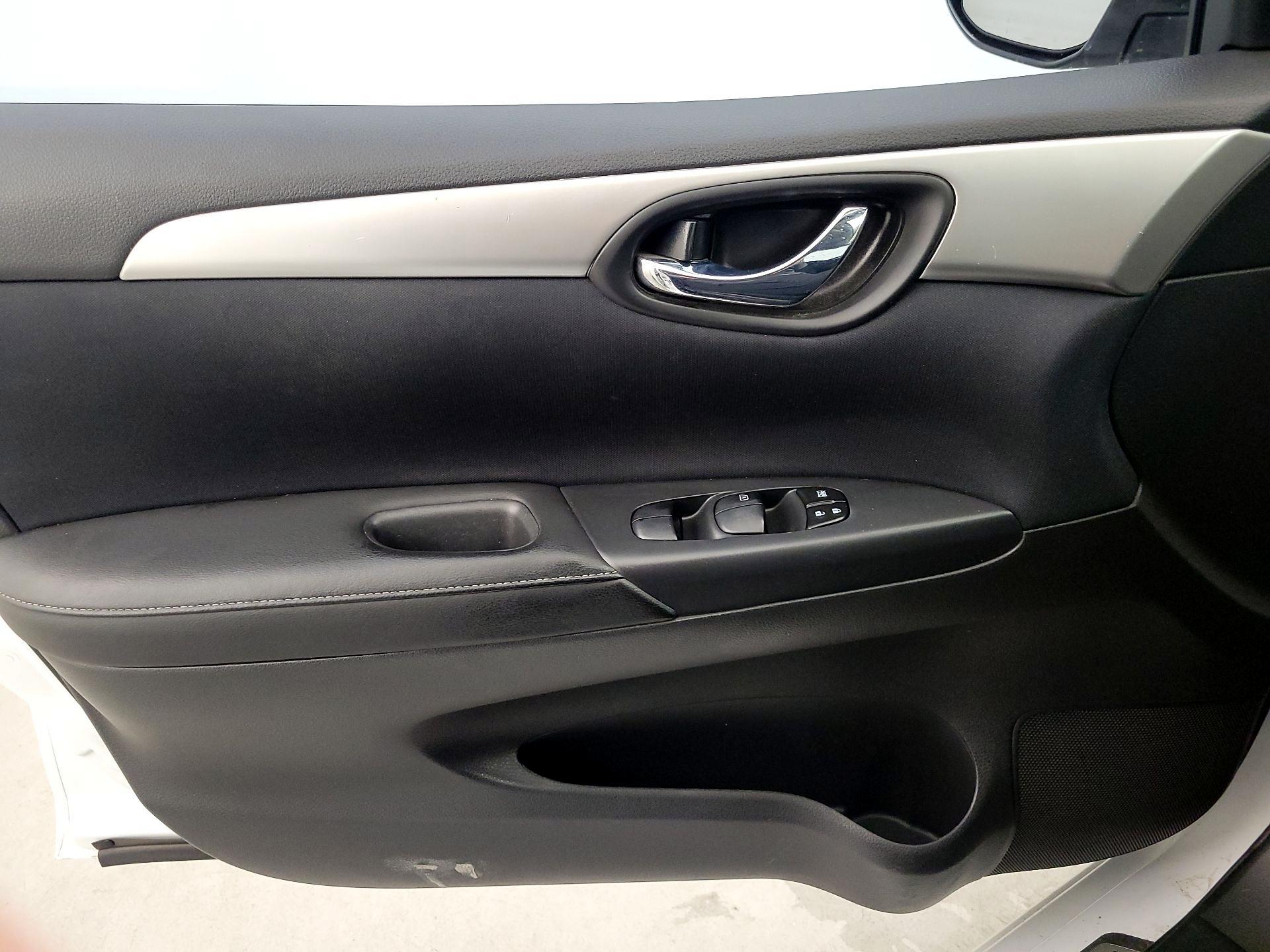 Thumbnail: 2016 Nissan Sentra - 12