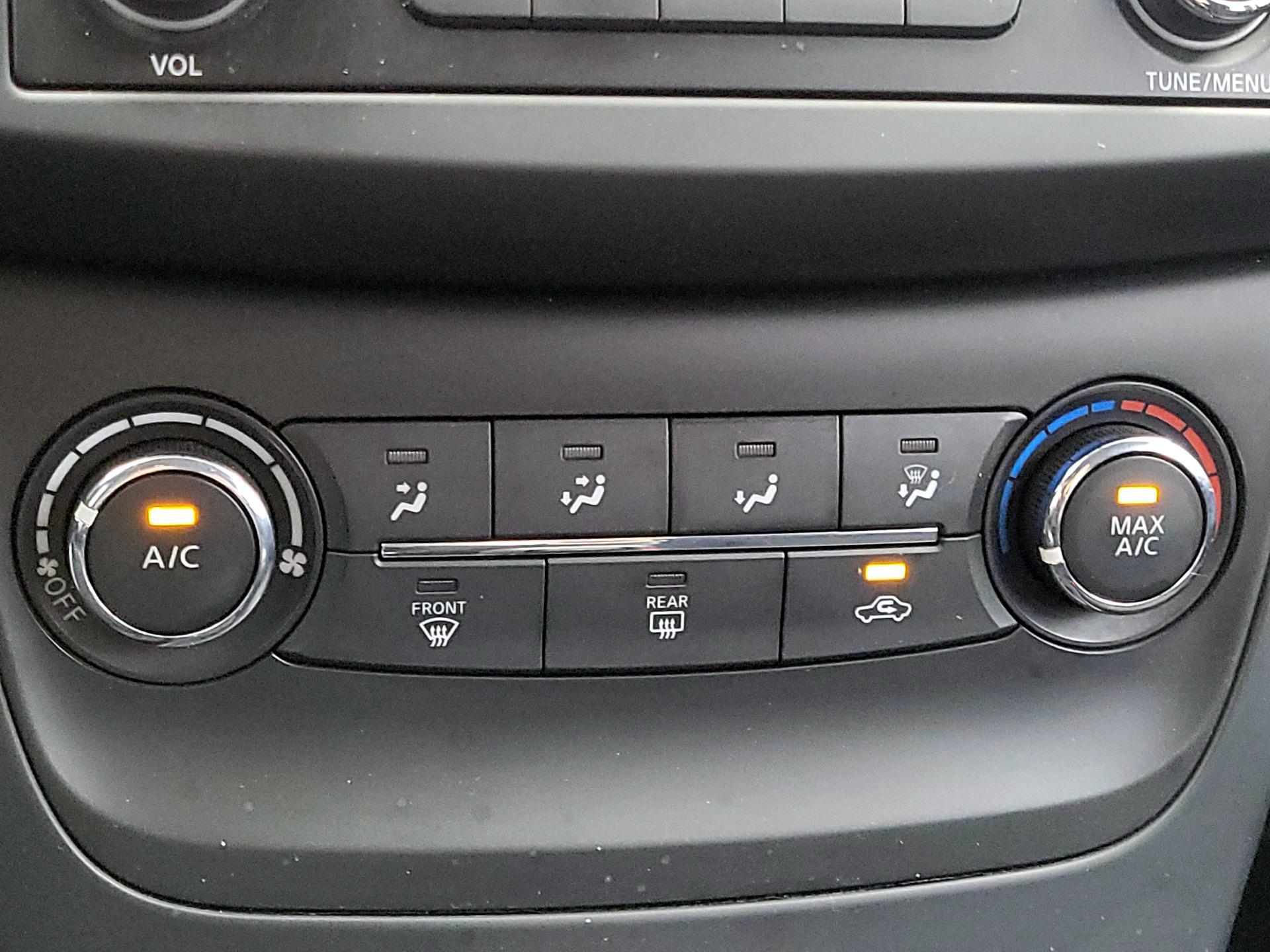 Thumbnail: 2016 Nissan Sentra - 15