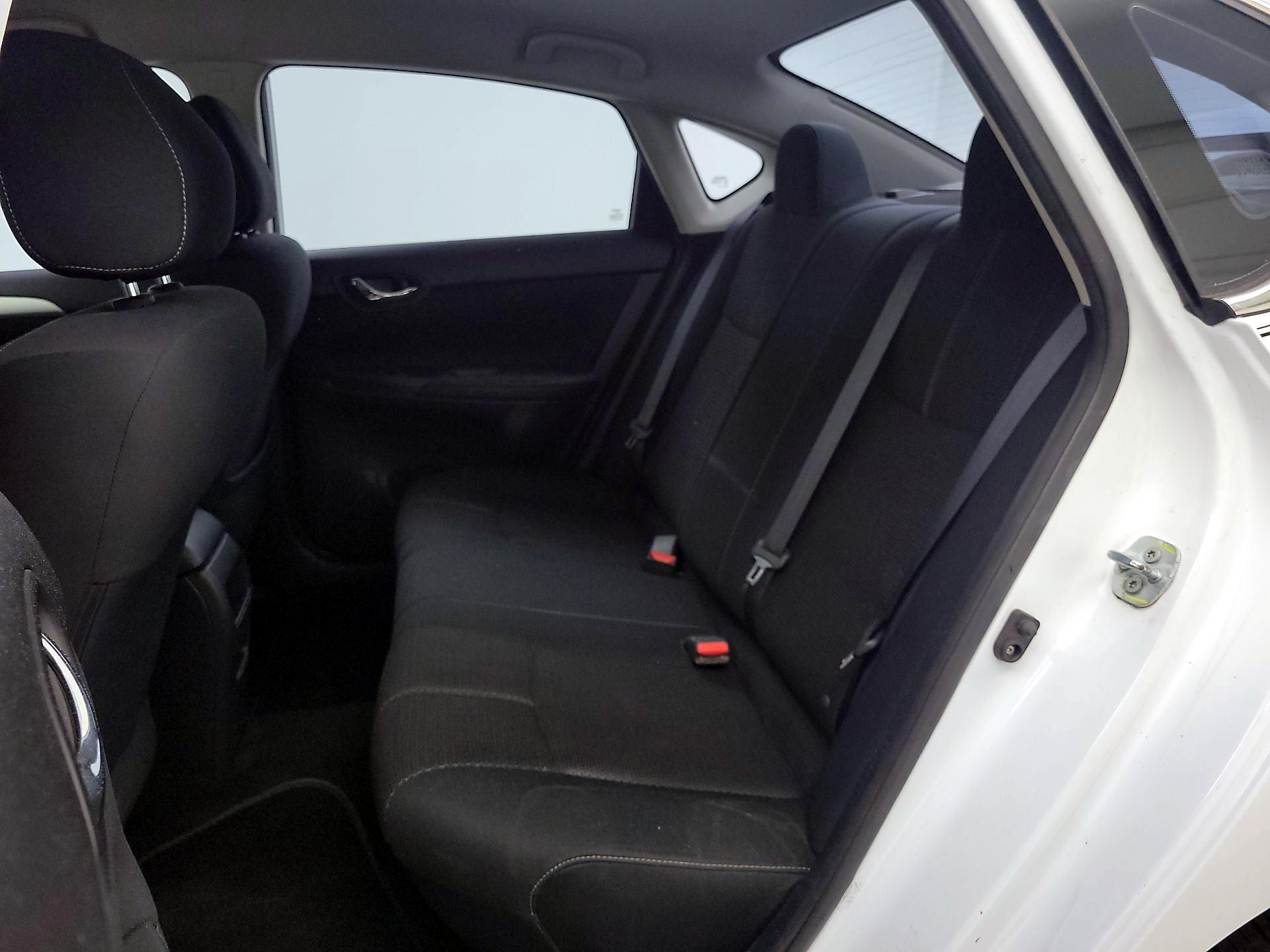 Thumbnail: 2016 Nissan Sentra - 18