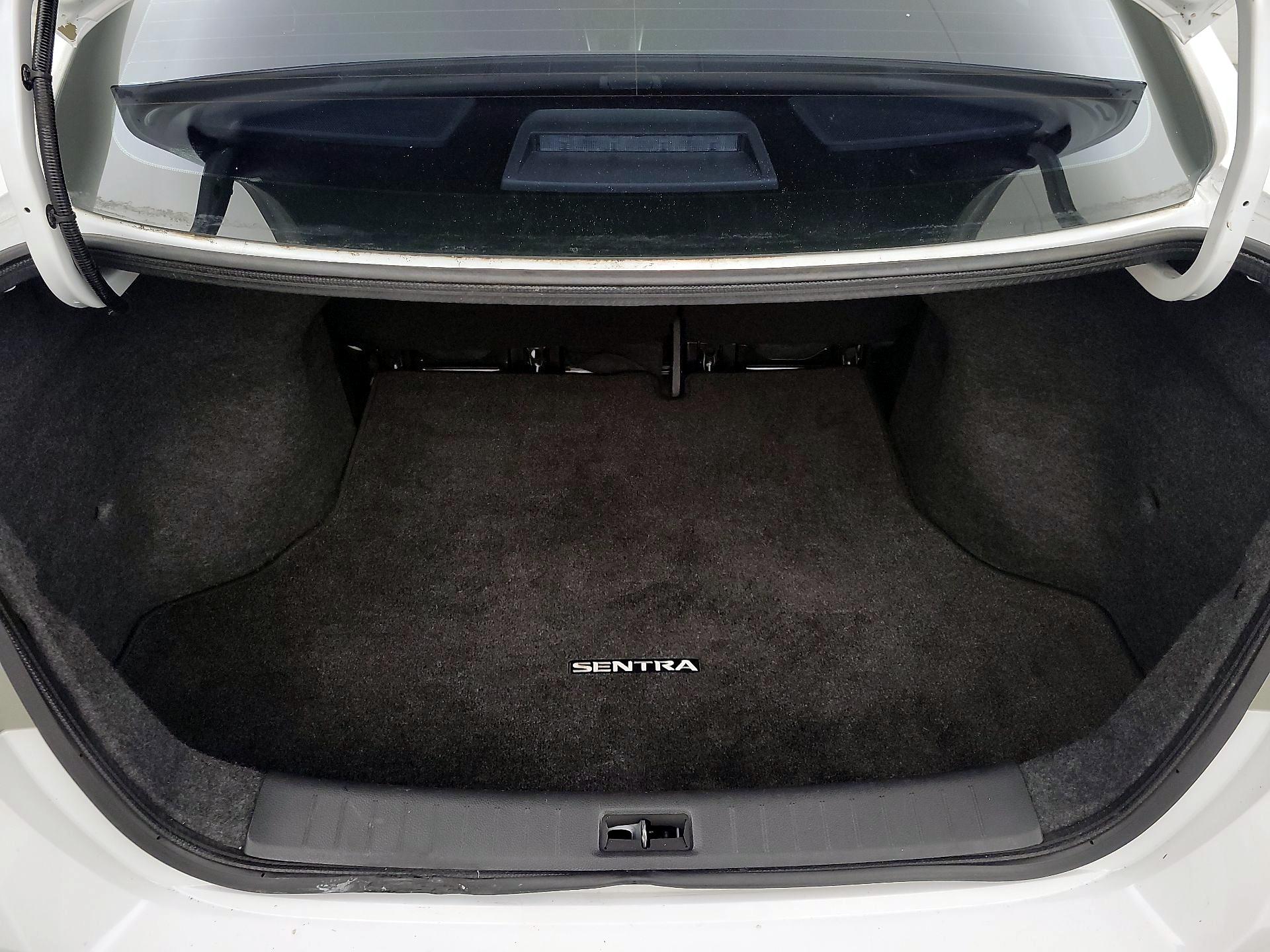 Thumbnail: 2016 Nissan Sentra - 19