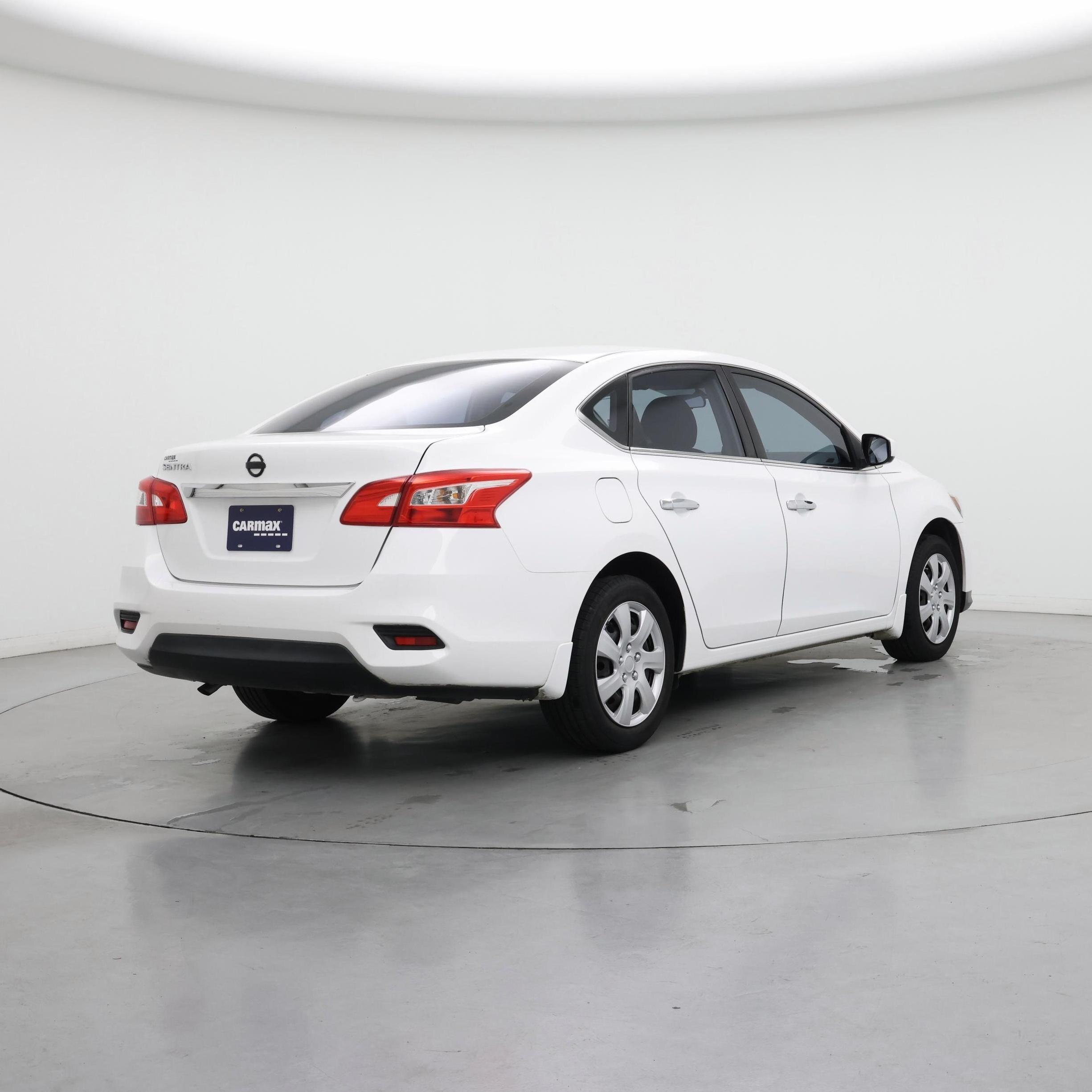 Thumbnail: 2016 Nissan Sentra - 8