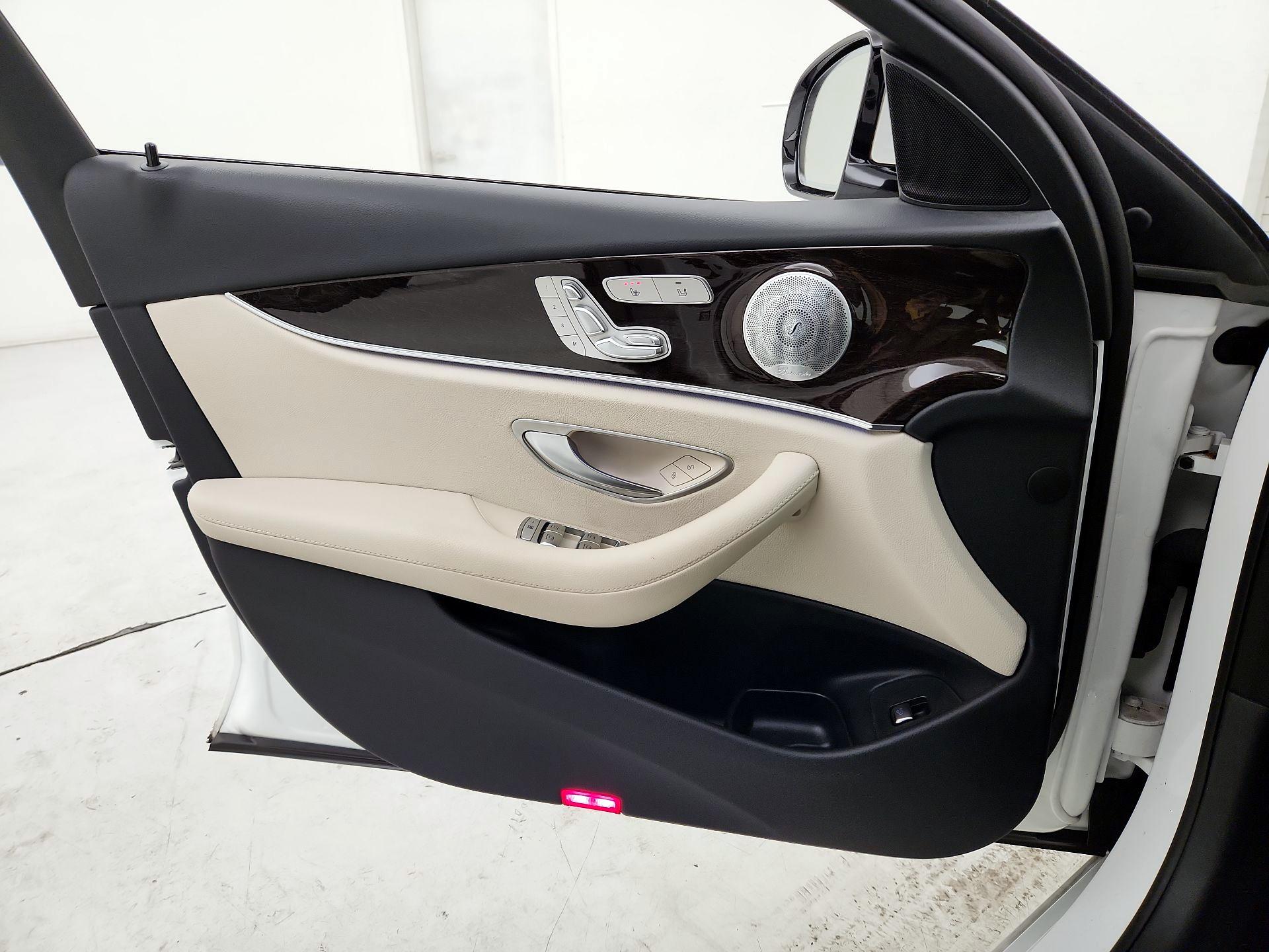 Thumbnail: 2020 Mercedes-Benz E-Class - 12
