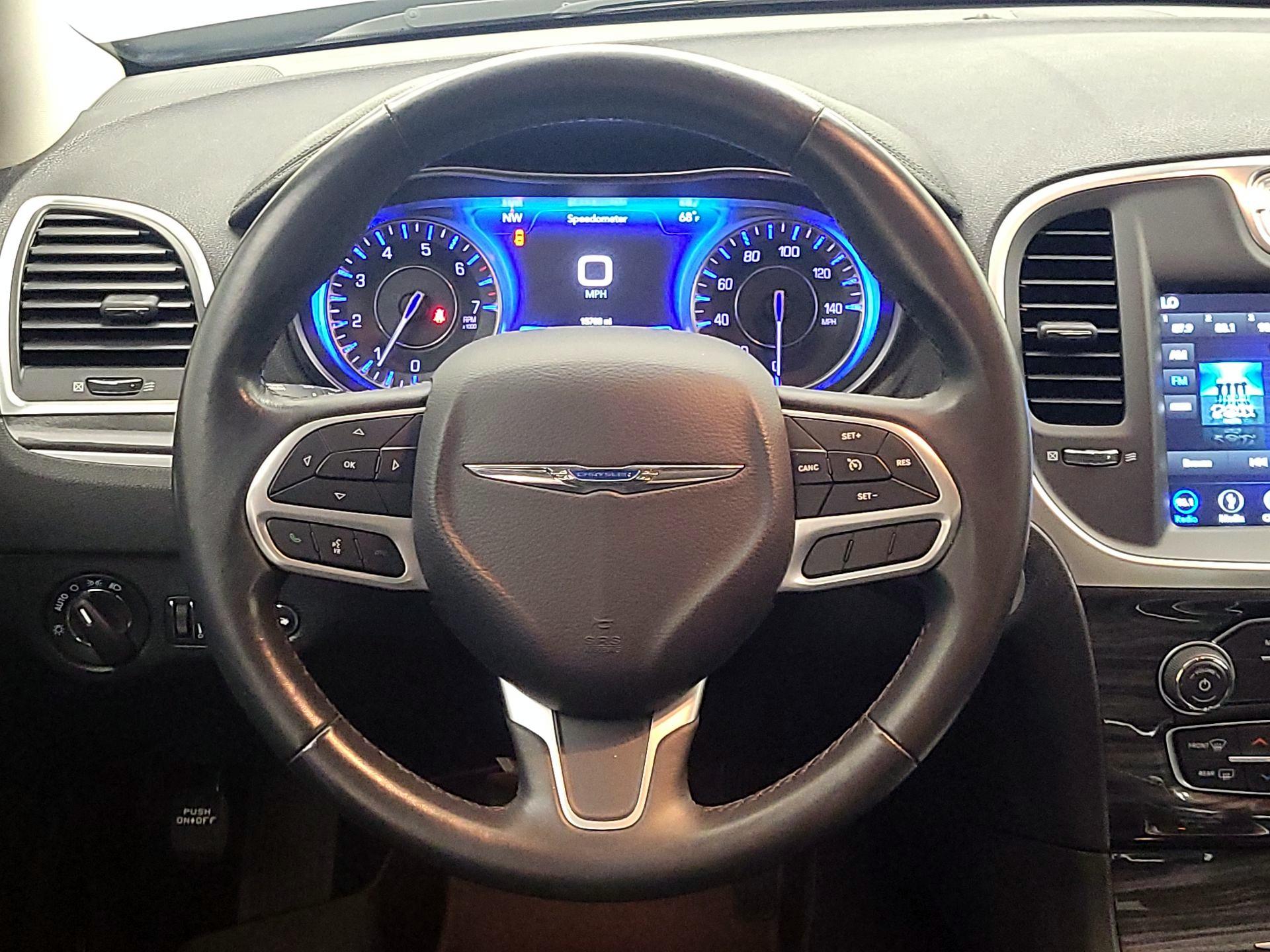 Thumbnail: 2019 Chrysler 300 - 10