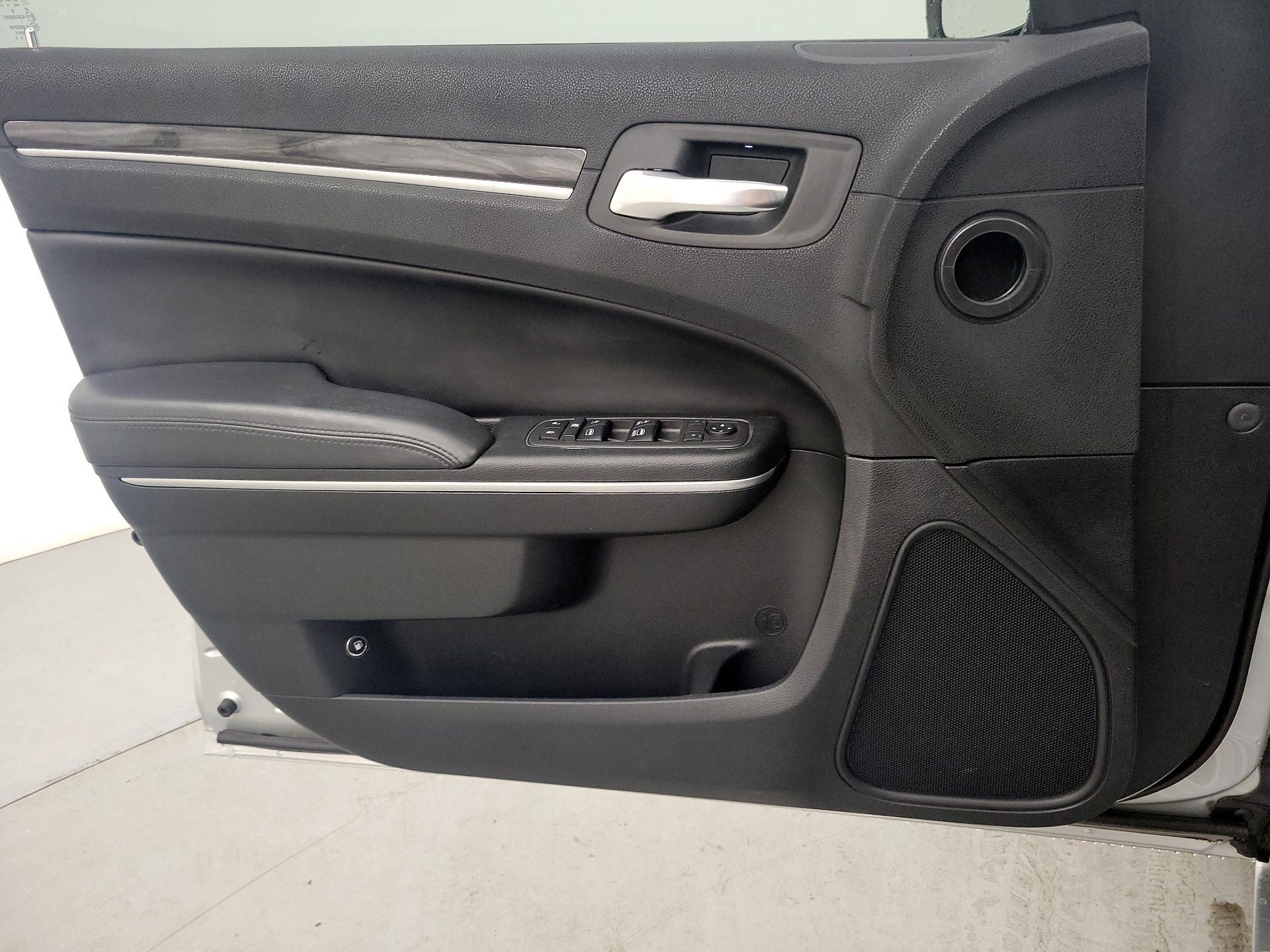 Thumbnail: 2019 Chrysler 300 - 12
