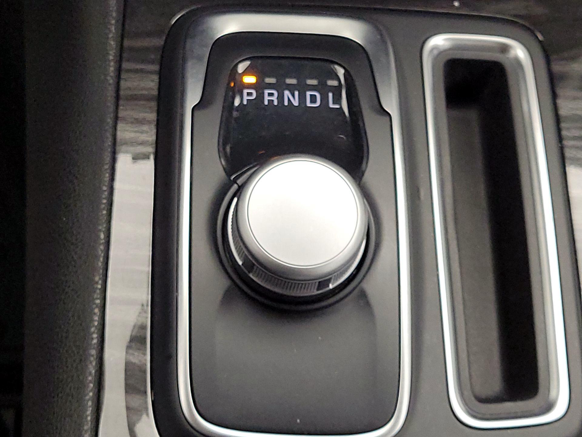 Thumbnail: 2019 Chrysler 300 - 17