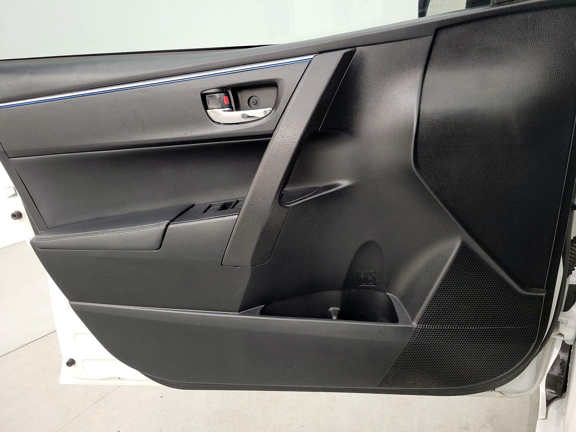 Thumbnail: 2015 Toyota Corolla - 12