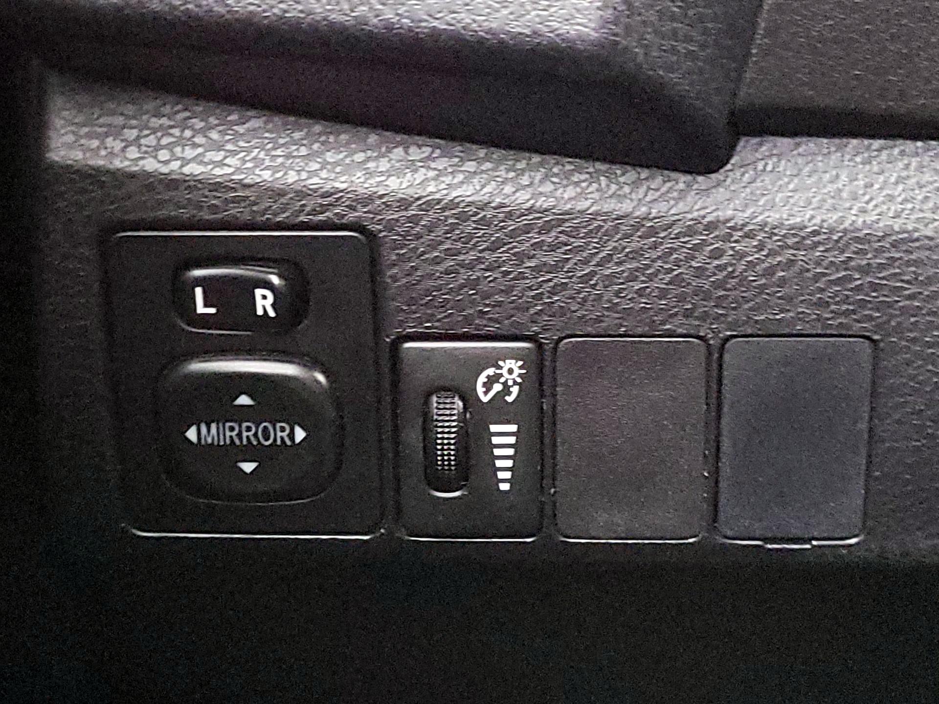 Thumbnail: 2015 Toyota Corolla - 13