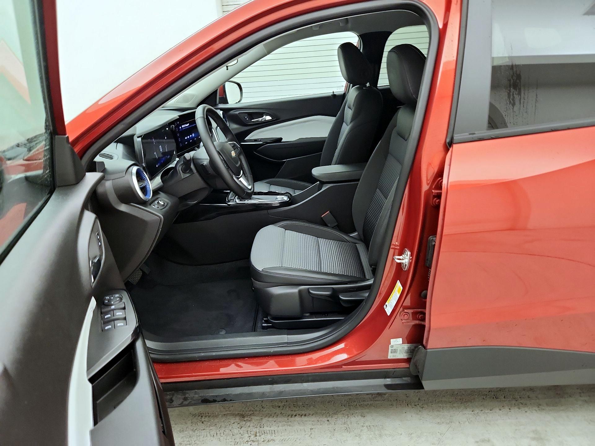 Thumbnail: 2024 Chevrolet Trax - 11