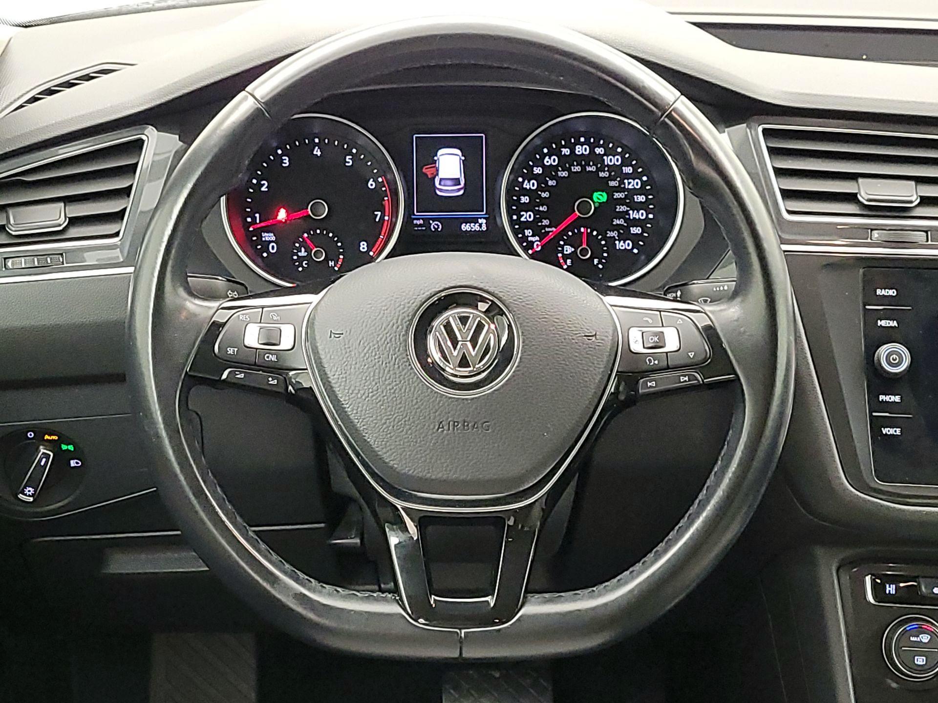 Thumbnail: 2018 Volkswagen Tiguan - 10