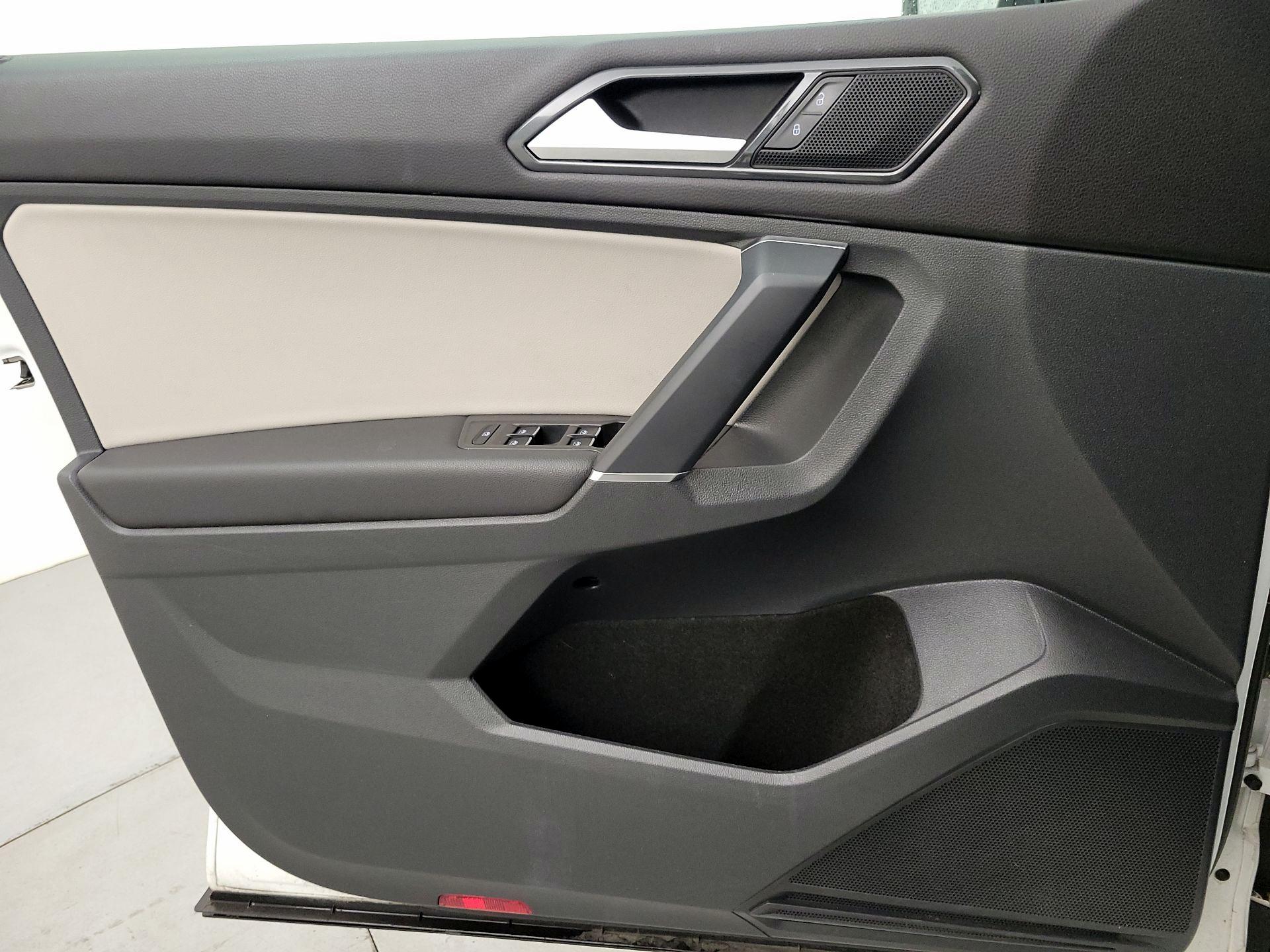 Thumbnail: 2018 Volkswagen Tiguan - 12