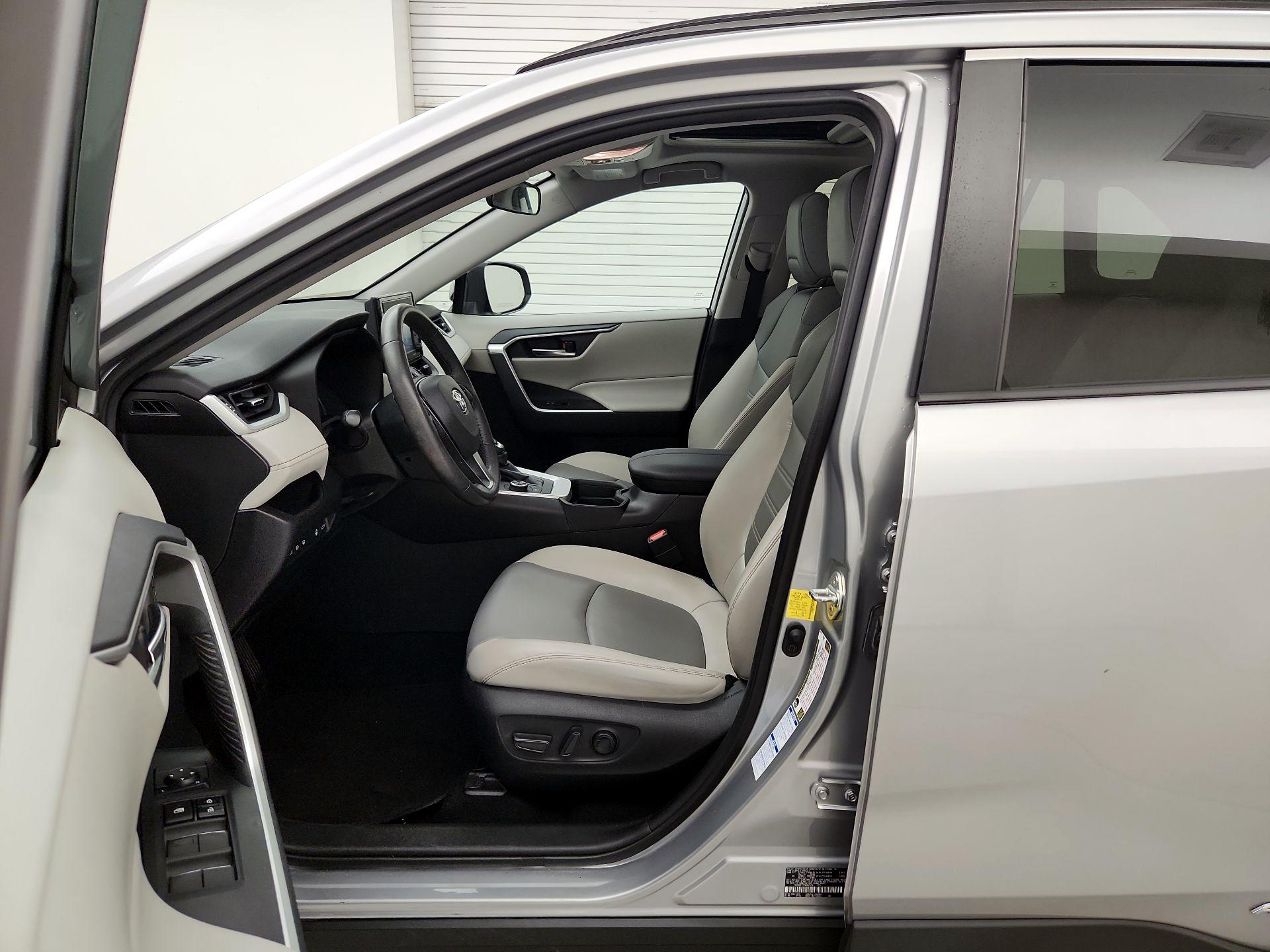 Thumbnail: 2021 Toyota RAV4 - 11