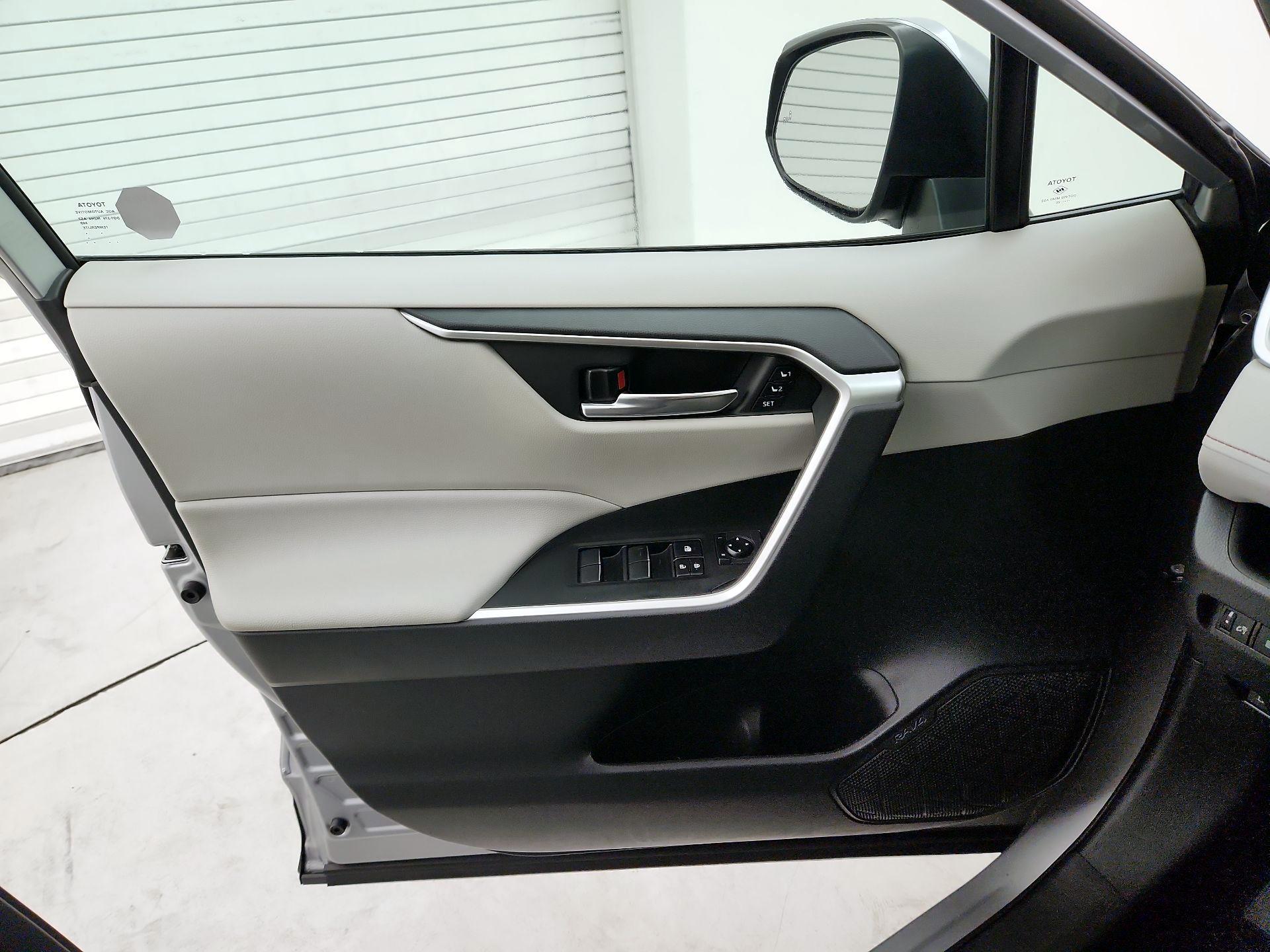 Thumbnail: 2021 Toyota RAV4 - 12