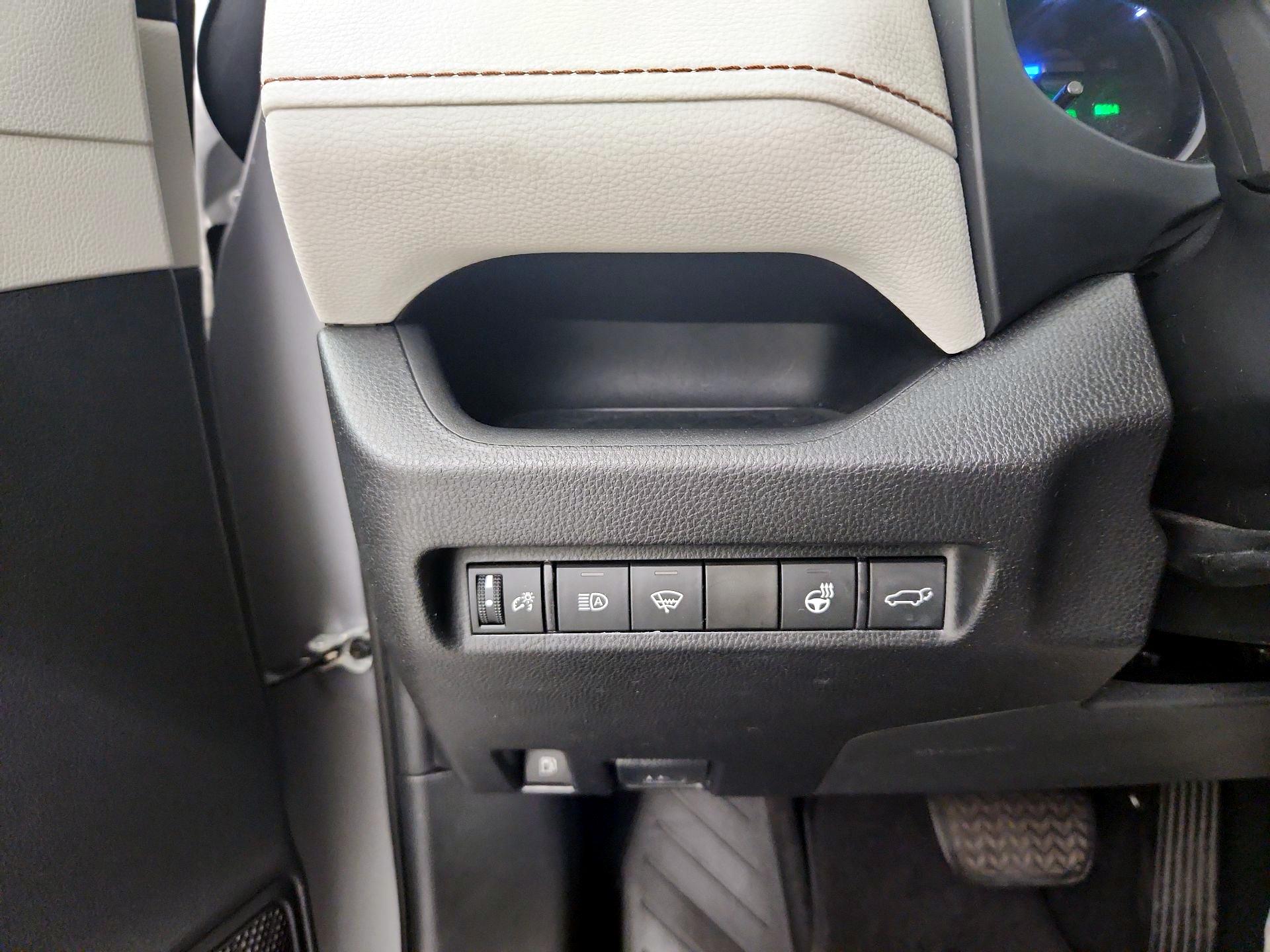 Thumbnail: 2021 Toyota RAV4 - 13