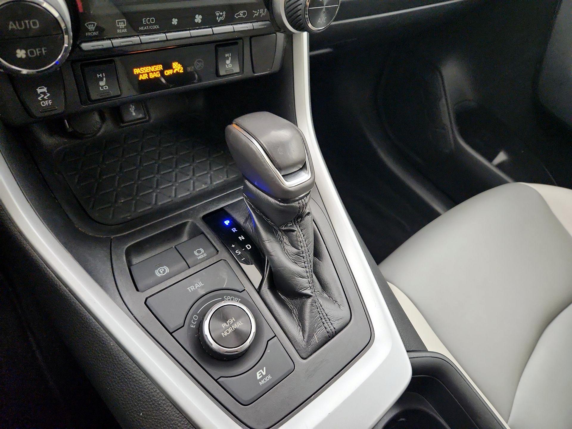 Thumbnail: 2021 Toyota RAV4 - 17