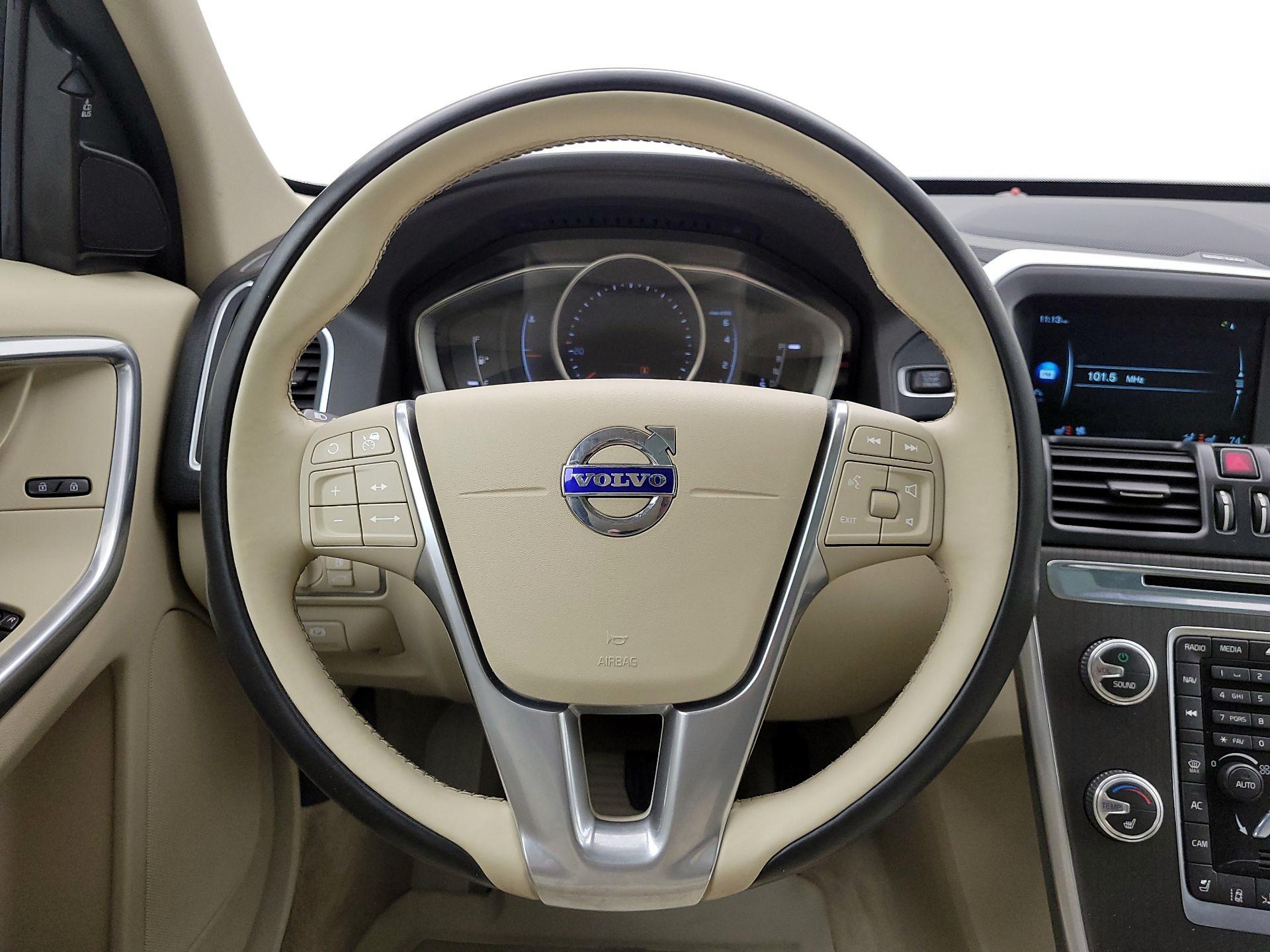 Thumbnail: 2016 Volvo XC60 - 10