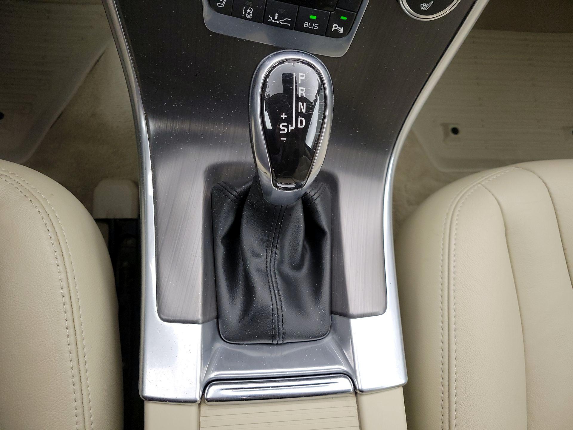 Thumbnail: 2016 Volvo XC60 - 17