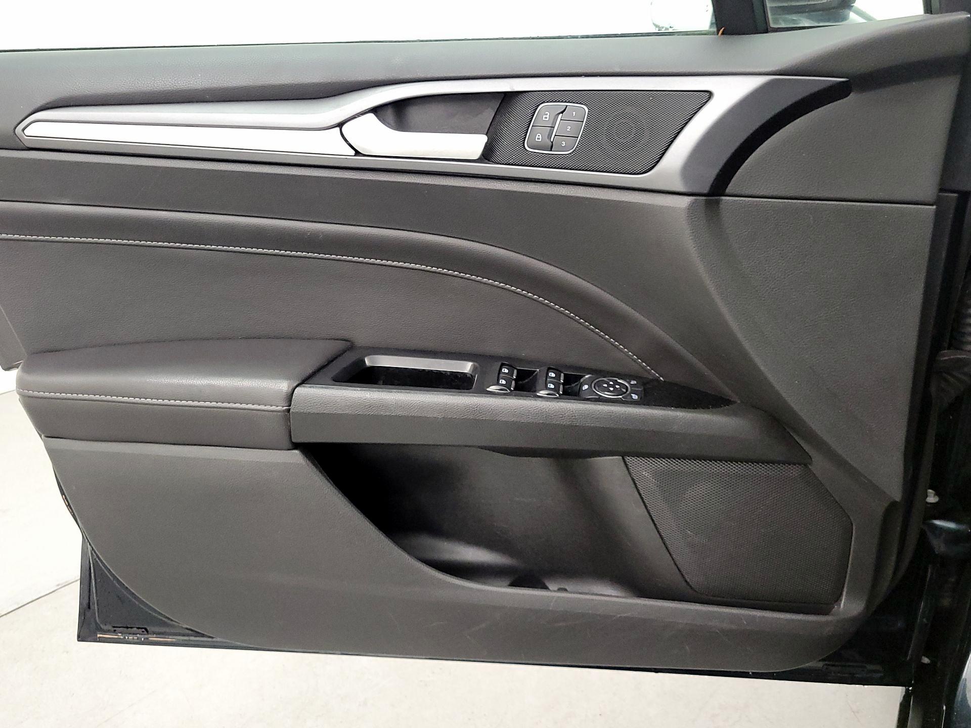 Thumbnail: 2014 Ford Fusion - 12