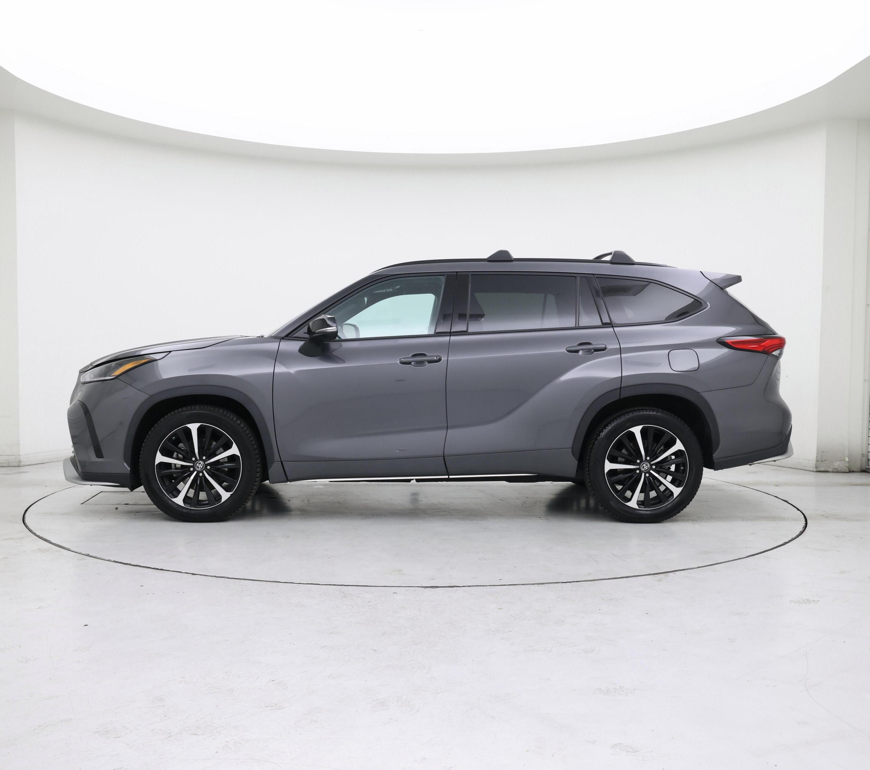 Thumbnail: 2021 Toyota Highlander - 3