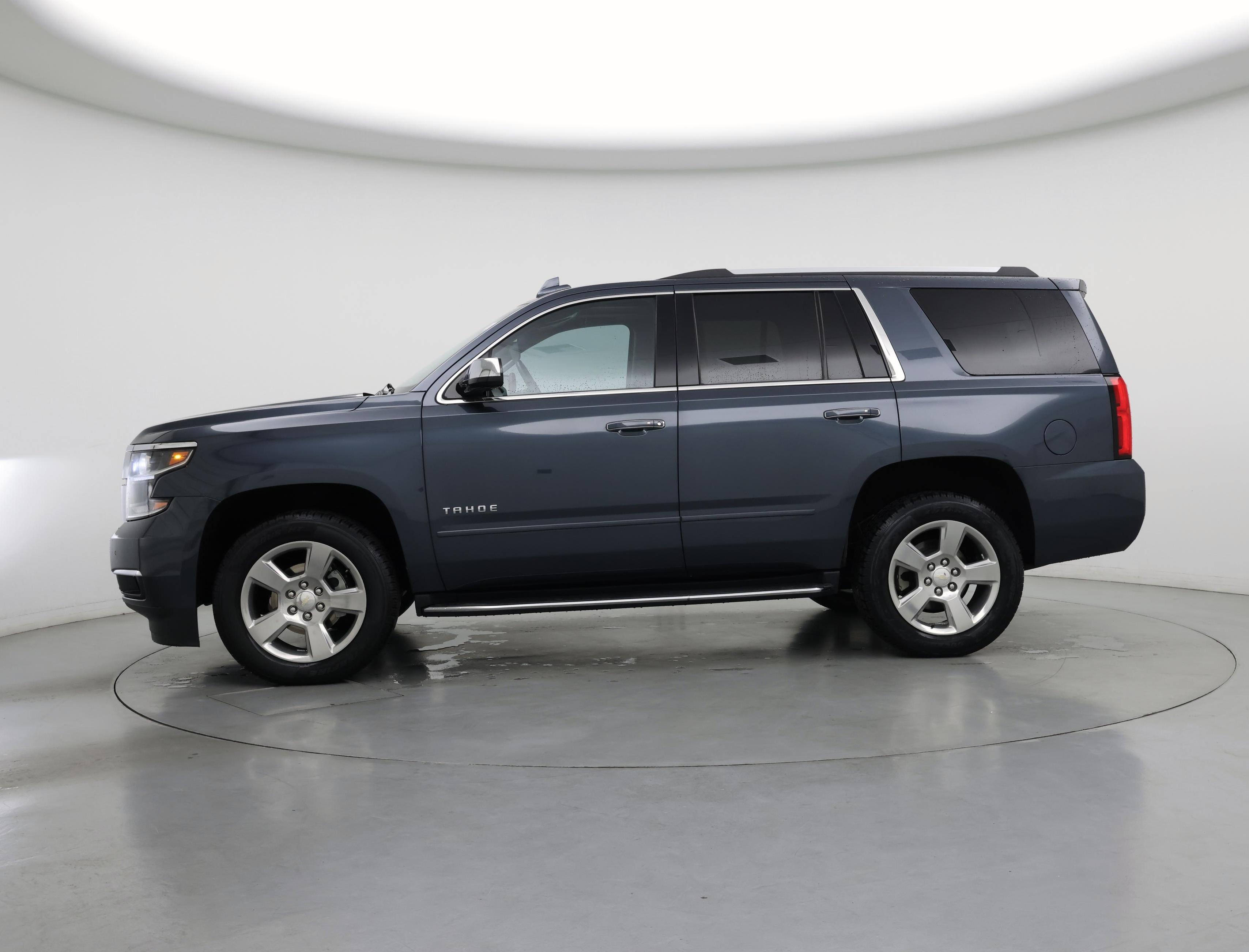 Thumbnail: 2019 Chevrolet Tahoe - 3