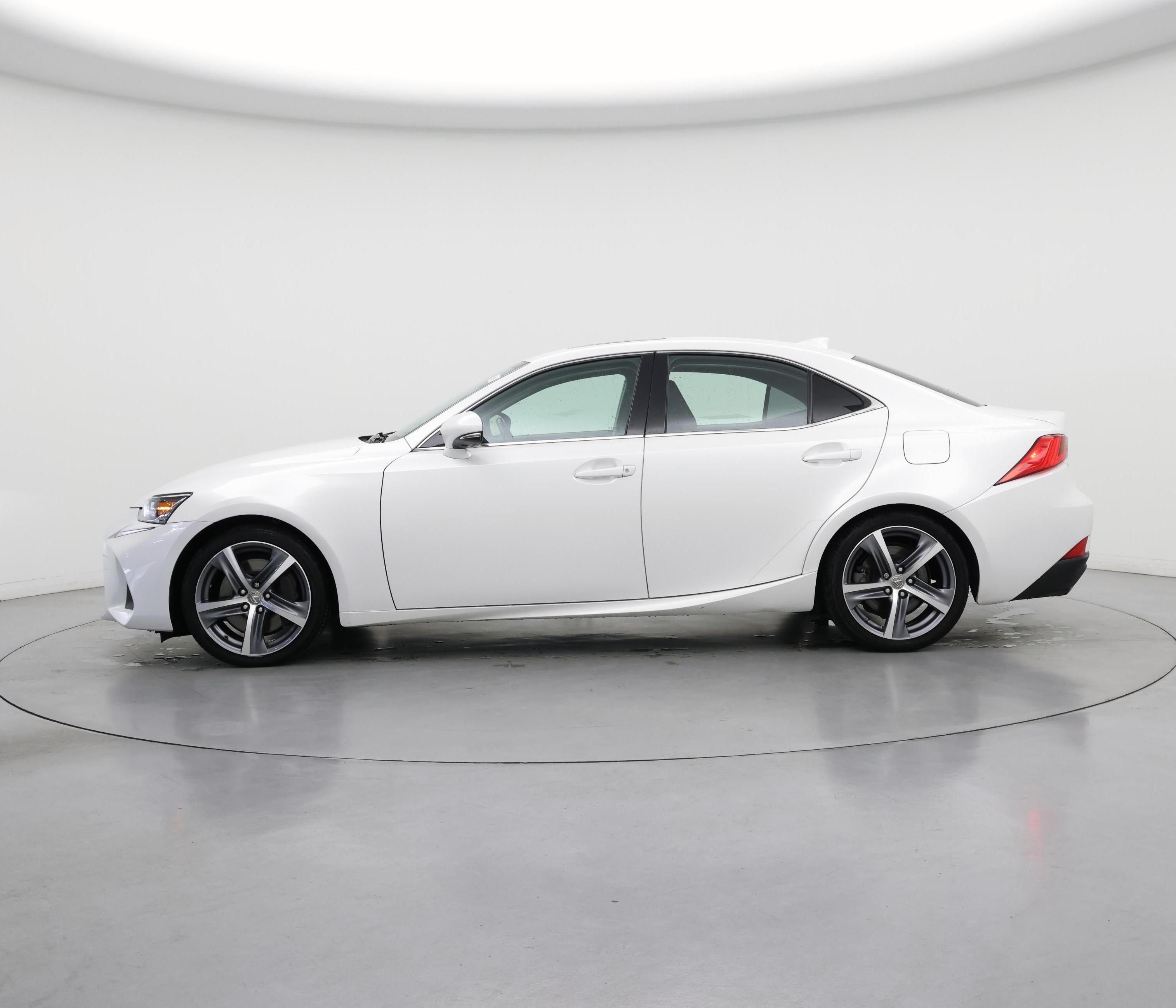 Thumbnail: 2018 Lexus IS - 3