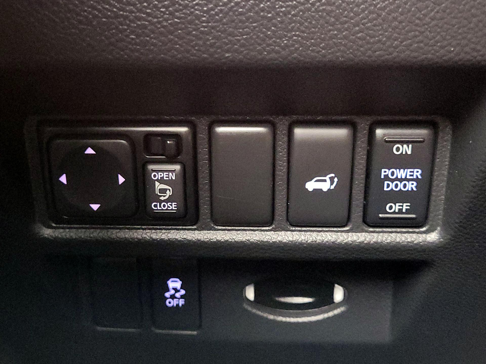 Thumbnail: 2016 INFINITI QX70 - 13