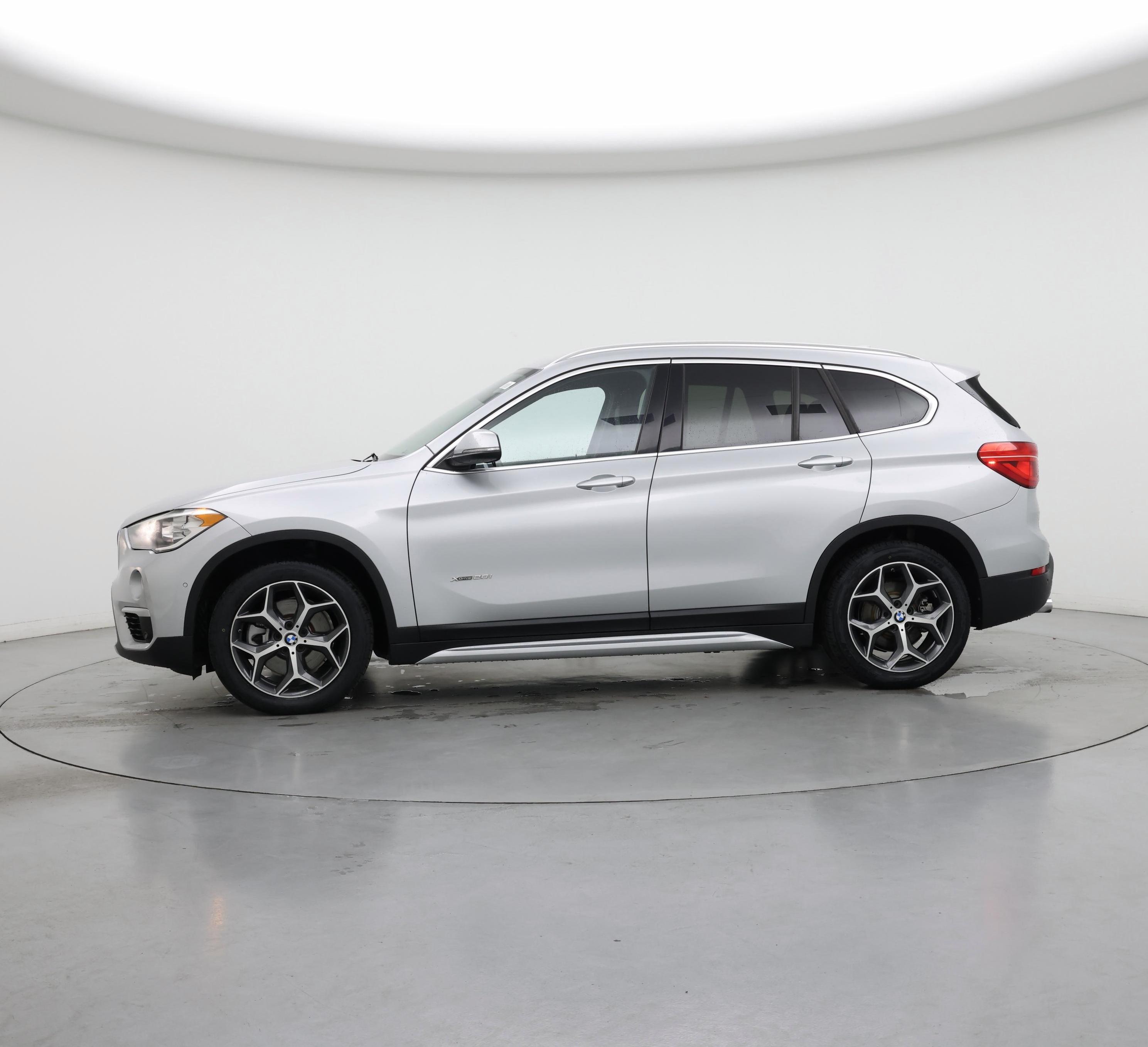 Thumbnail: 2017 BMW X1 - 3