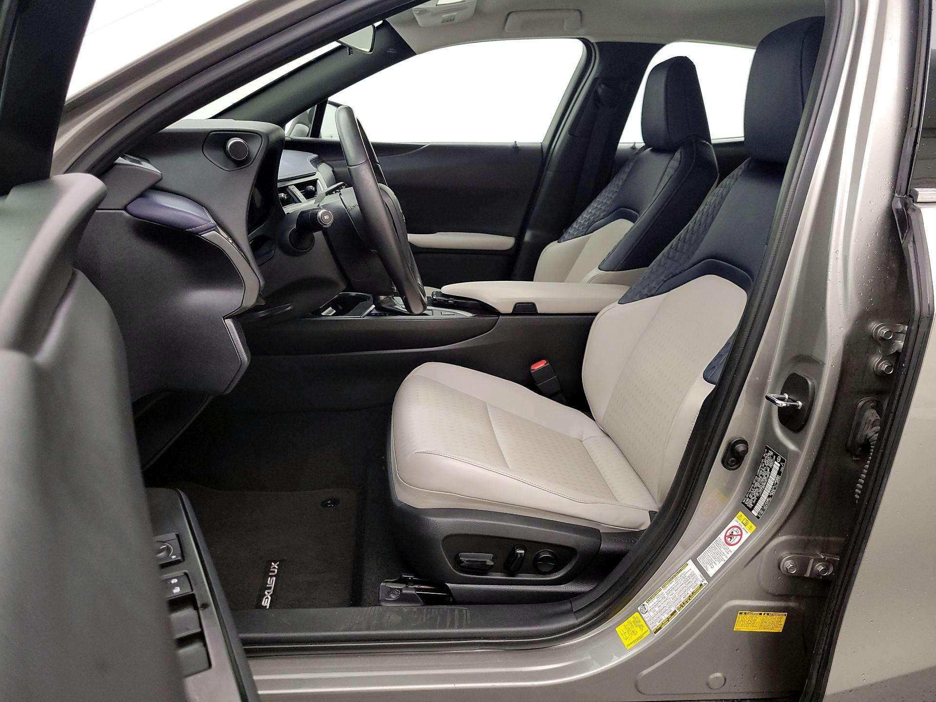 Thumbnail: 2019 Lexus UX - 11