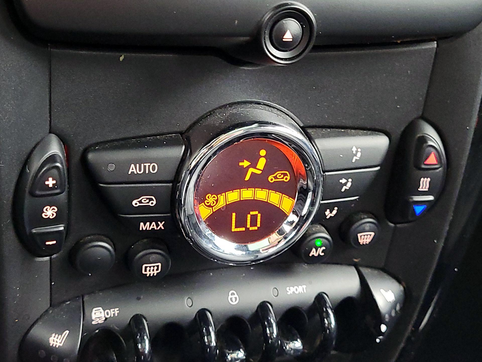 Thumbnail: 2015 MINI Cooper Countryman - 14