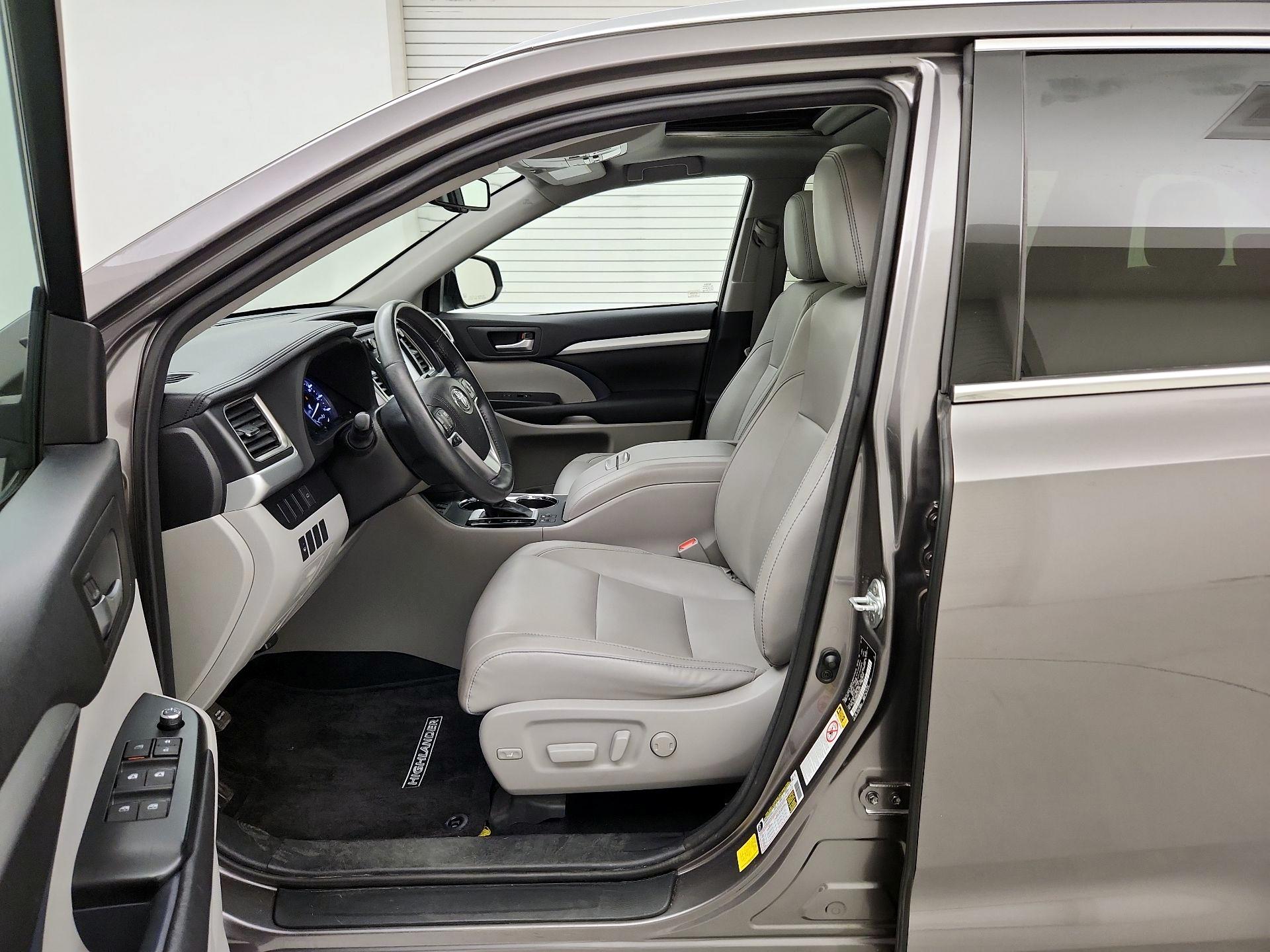 Thumbnail: 2016 Toyota Highlander - 11