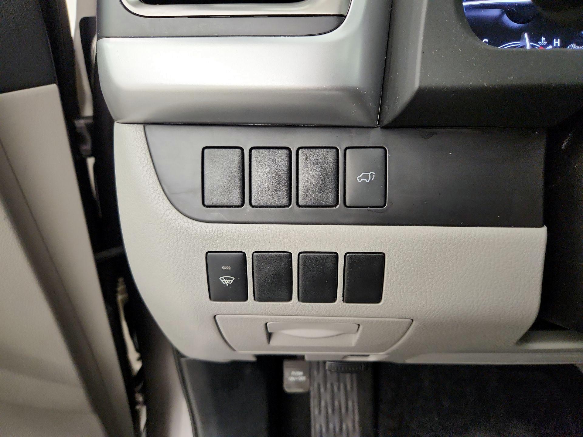 Thumbnail: 2016 Toyota Highlander - 13