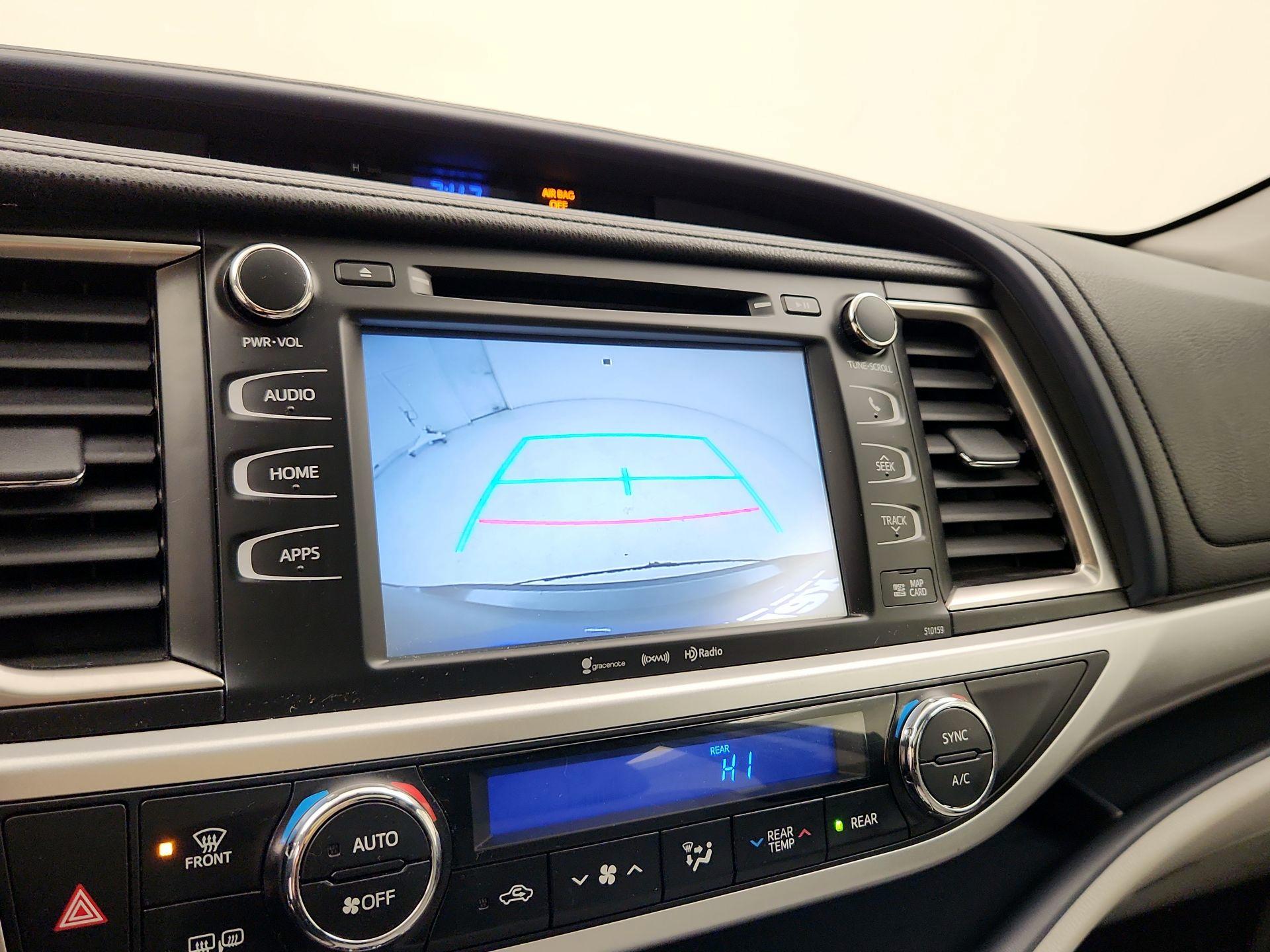 Thumbnail: 2016 Toyota Highlander - 15