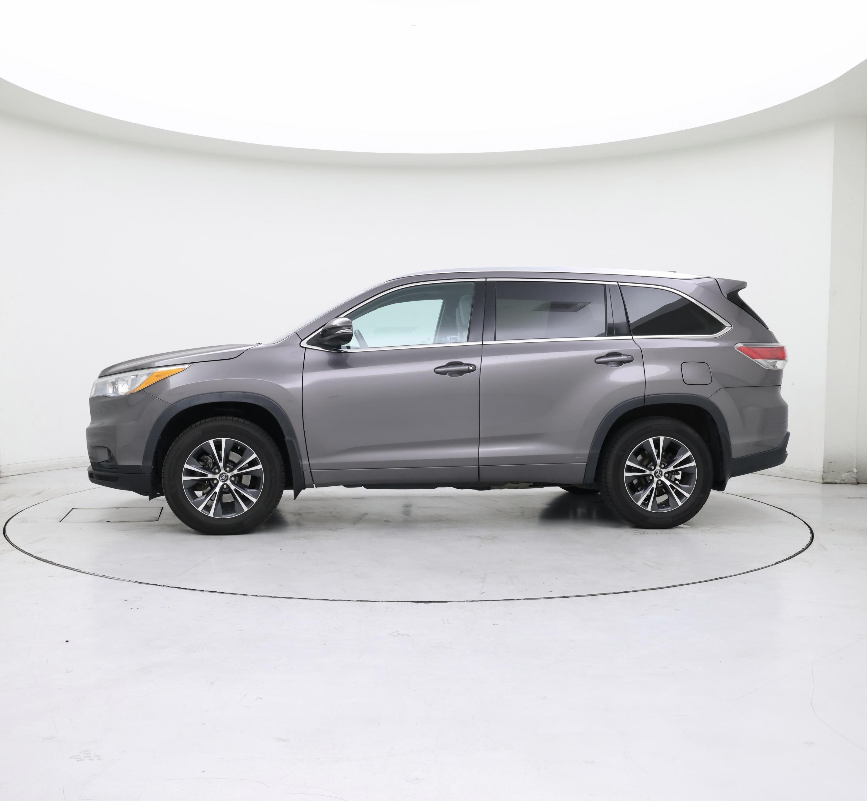 Thumbnail: 2016 Toyota Highlander - 3